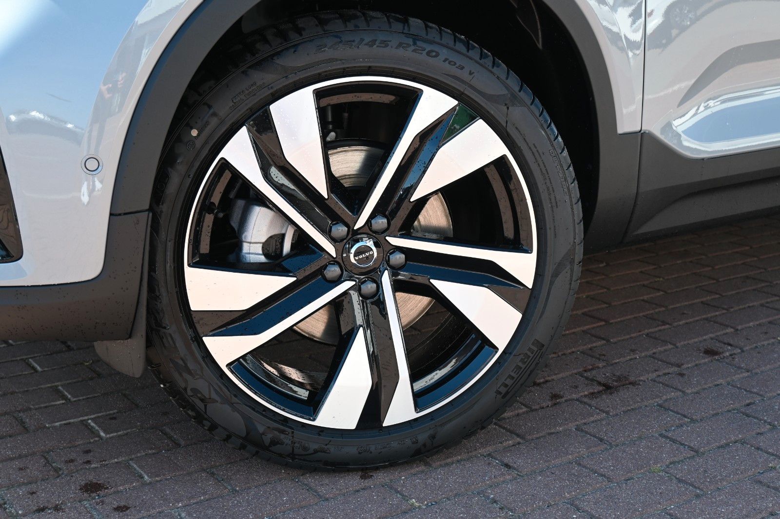 Volvo XC40 B4 DKG Ultra Dark*FSHZG*PANO*360°*ACC*AHK