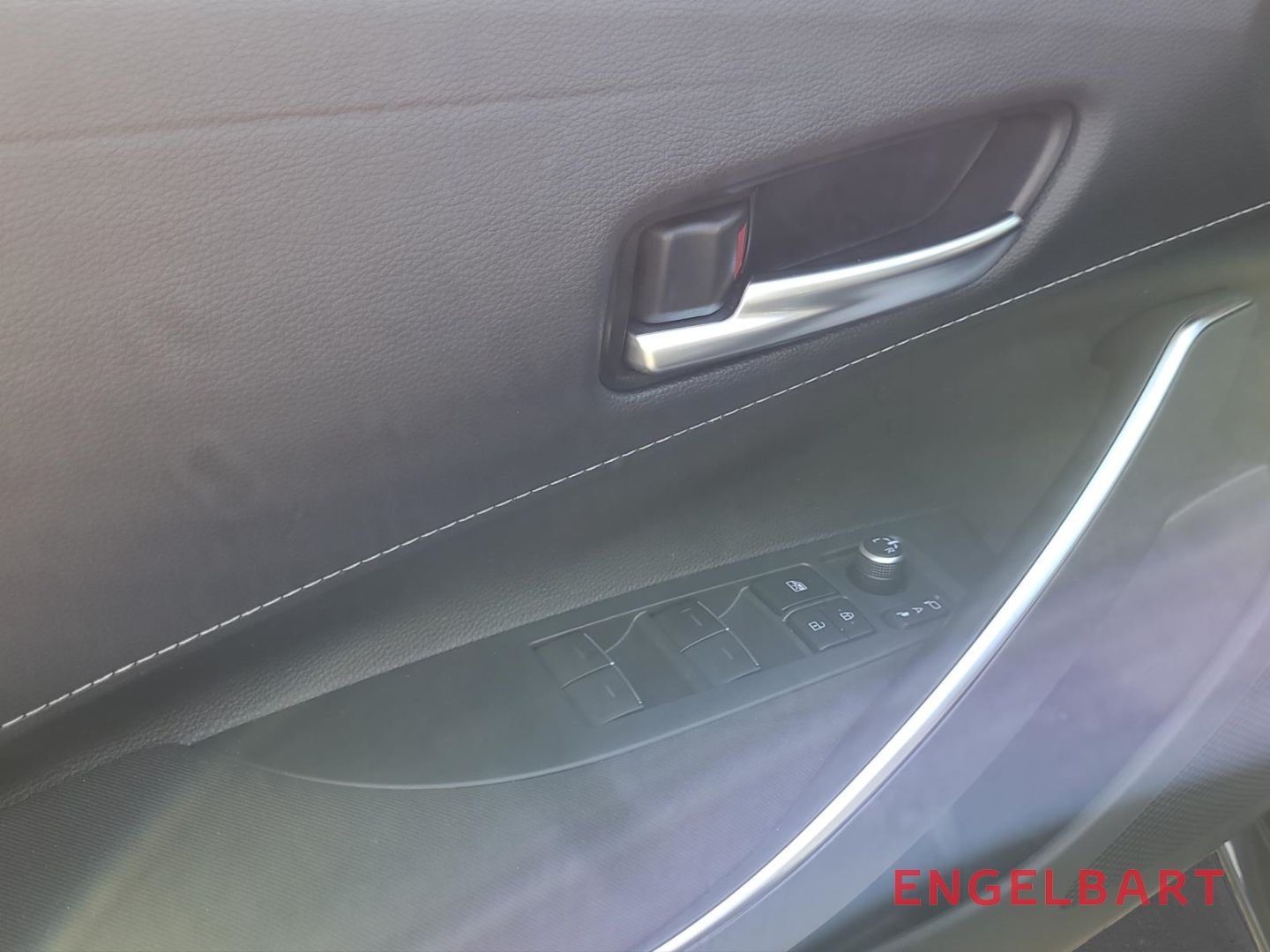 Toyota Corolla Touring Sports Hybrid Team D Navi Apple