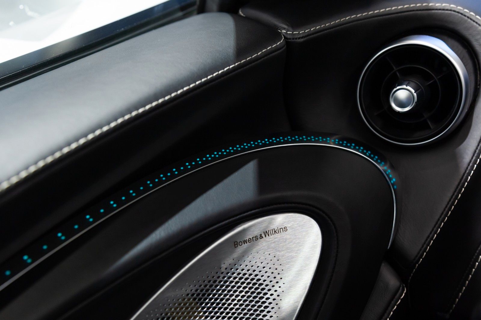 McLaren GT - Luxe - MSO Cirrus Grey