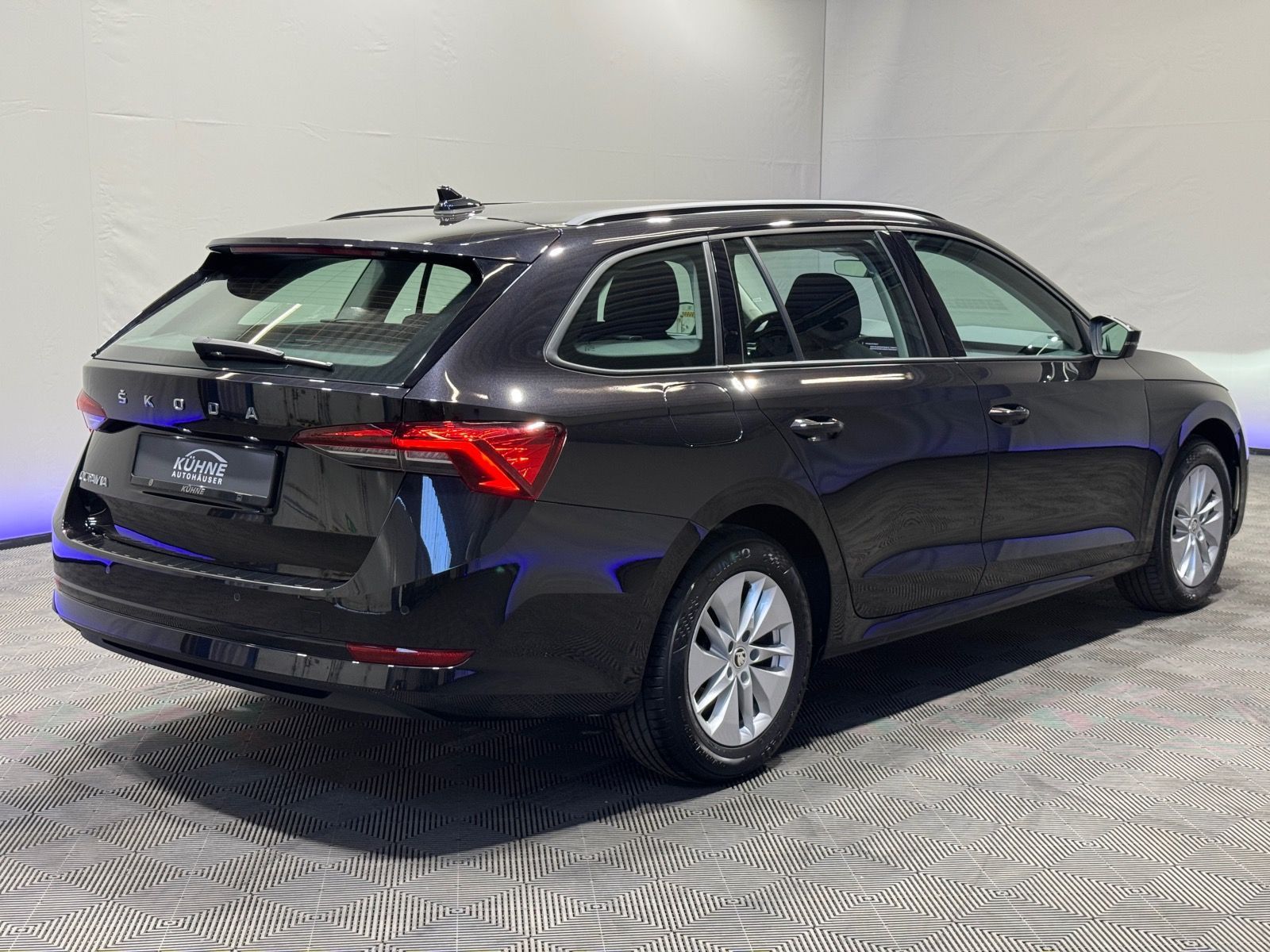 Skoda Octavia Combi 2.0 TDI Ambition - Samsaru's Car Outlet