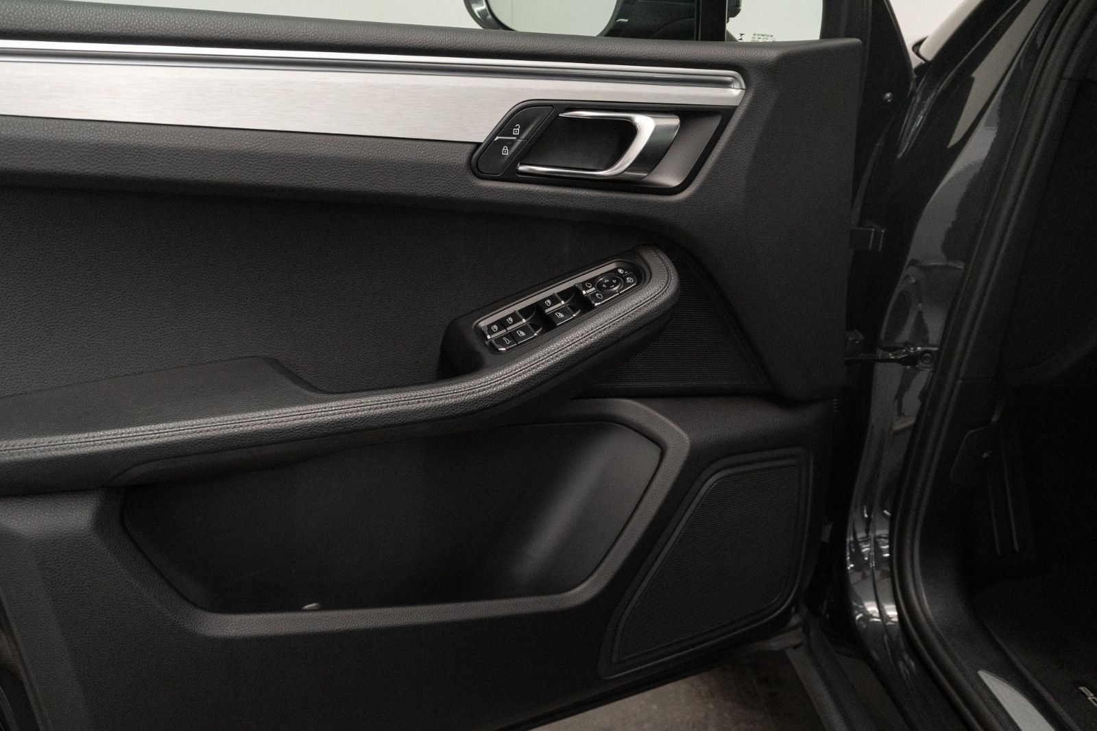 Porsche Macan S - Samsaru's Car Outlet