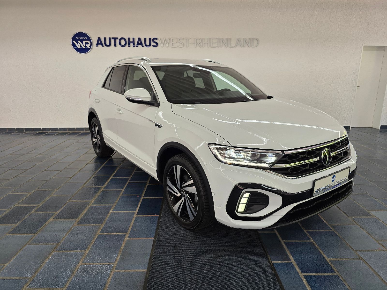 Volkswagen T-Roc R-Line Sport - Samsaru's Car Outlet
