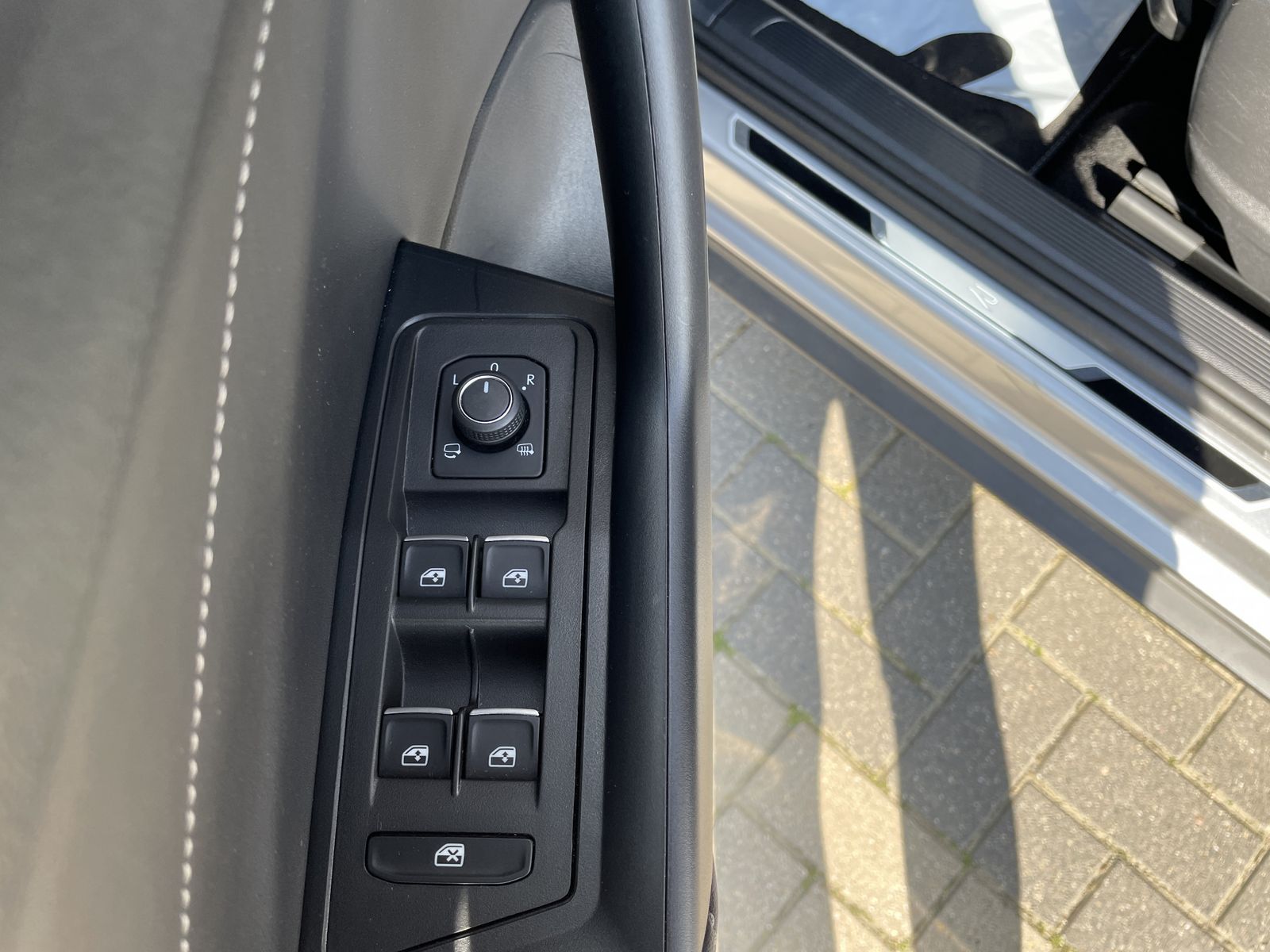 Volkswagen T-Roc 2.0 TDI R-Line - Samsaru's Car Outlet