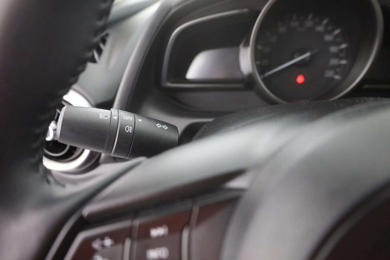 Mazda 2 1.5 SKYACTIV-G 90 Aut. - Samsaru's Car Outlet