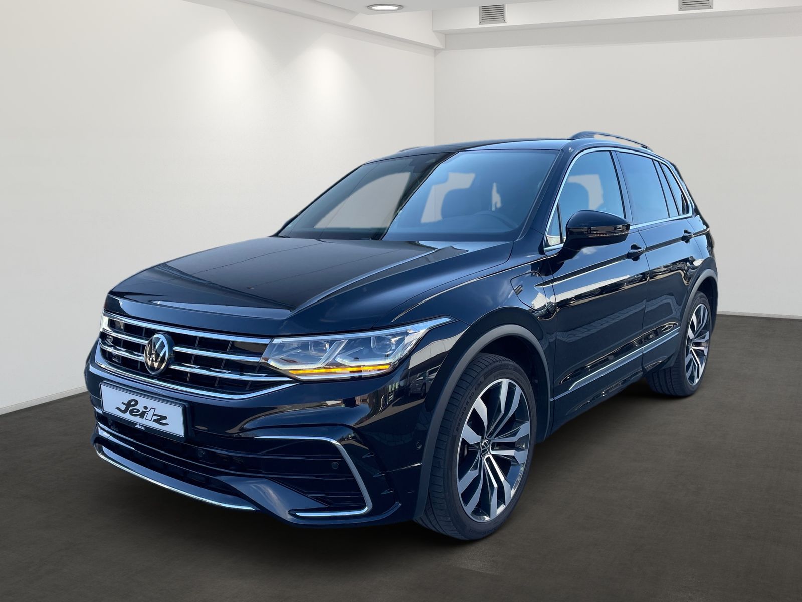 Volkswagen Tiguan 1.4 TSI eHybrid R-Line - Samsaru's Car Outlet