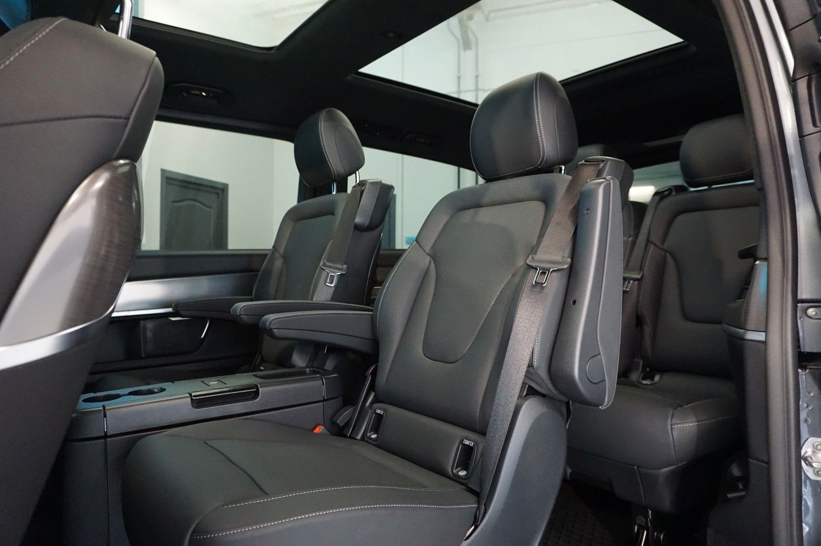 Mercedes-Benz V 300 4MATIC AVANTGARDE - Samsaru's Car Outlet