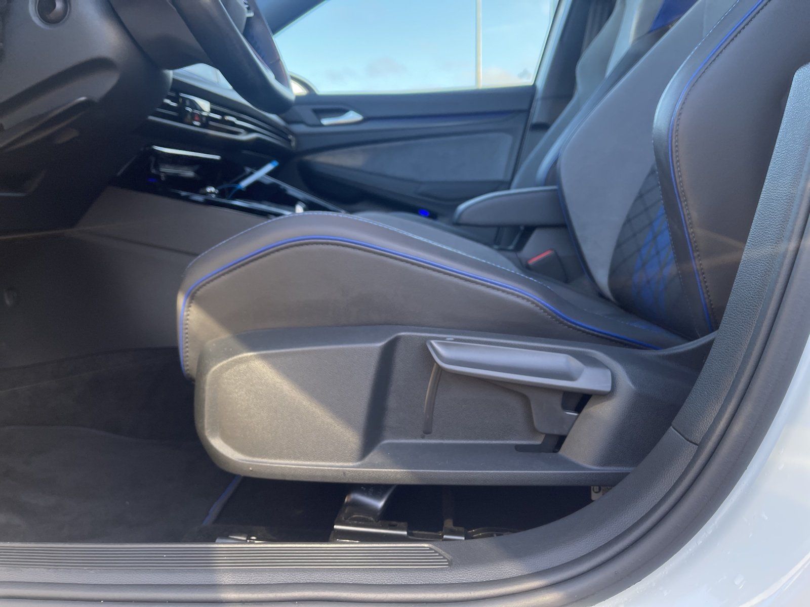 Volkswagen Golf VIII Variant 2.0 TSI R 4Motion DCC IQLight