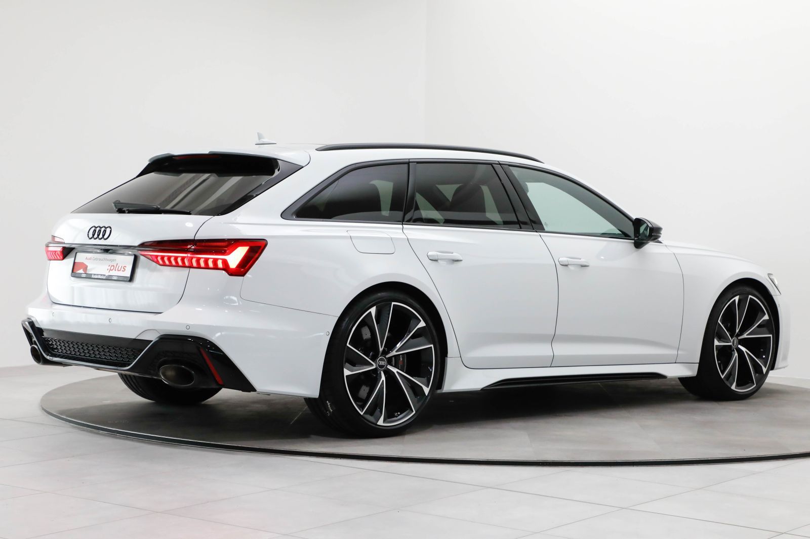 Audi RS 6 Avant AHK Matrix HUD Keramik Pano 305km/h
