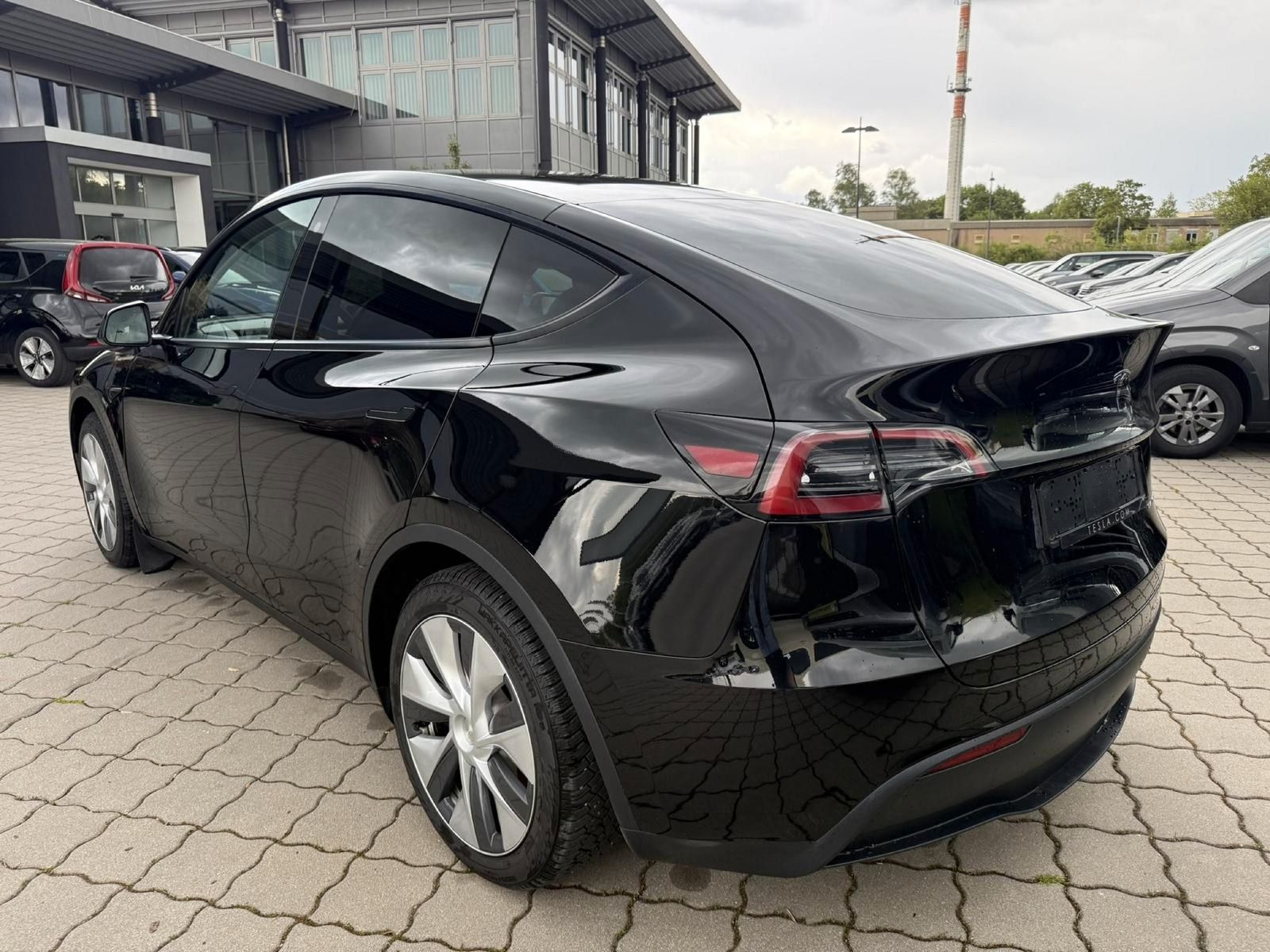 Tesla Model Y Long Range Dual AWD 8-FACH+AHK