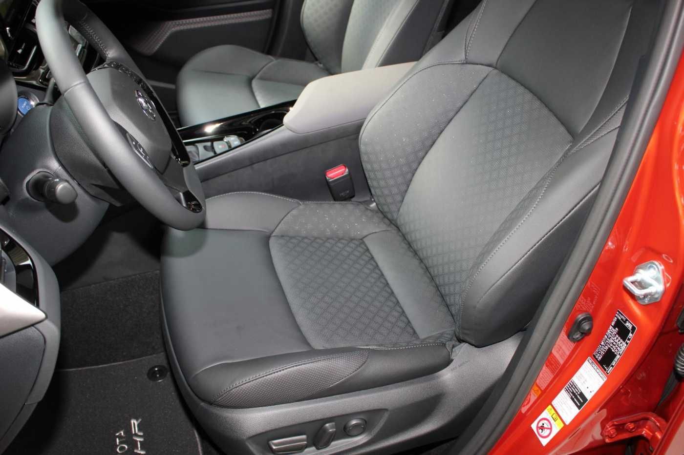 Toyota C-HR 2.0 Hybrid Orange Edition - Samsaru's Car Outlet