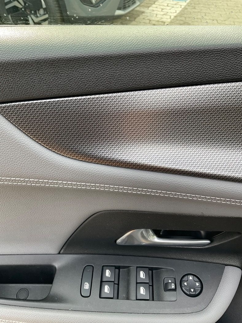 Opel Mokka e Elegance - Samsaru's Car Outlet