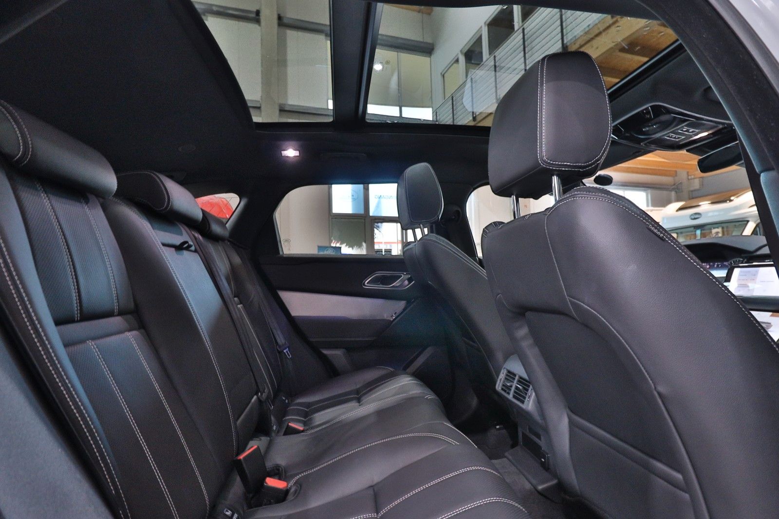 Range Rover Velar 300 R-Dynamic SE - Samsaru's Car Outlet