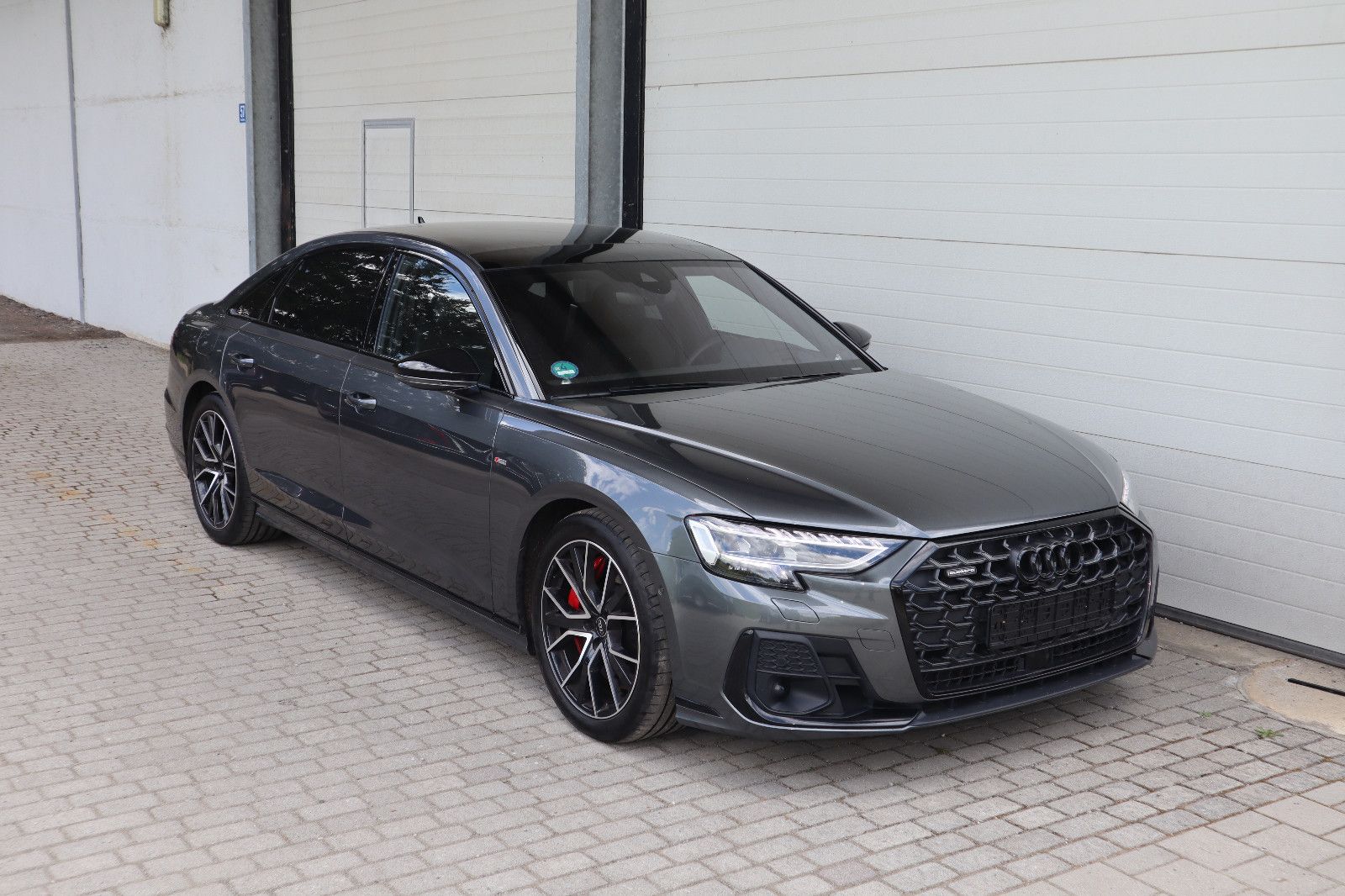 Audi A8L 60 TFSIe lang S-Line BLACK - Samsaru's Car Outlet