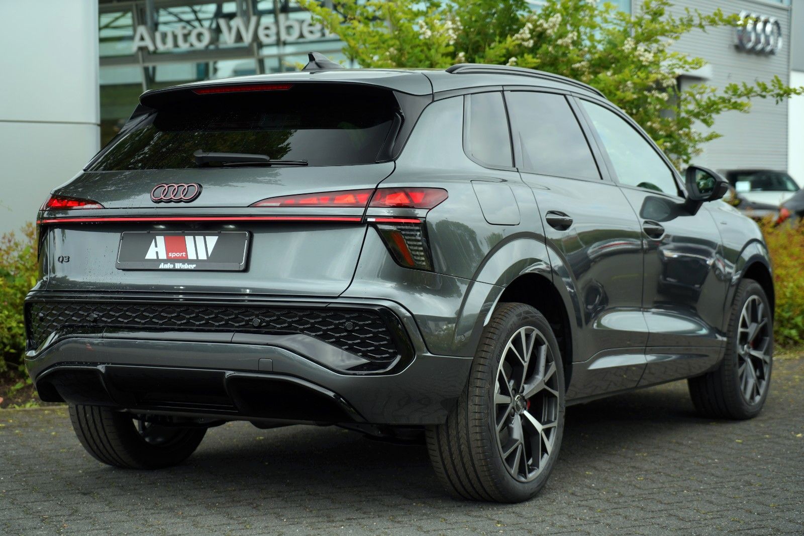 Audi Q3 SUV e-hybrid AHK S-LINE PANO TECH PRO MATRIX