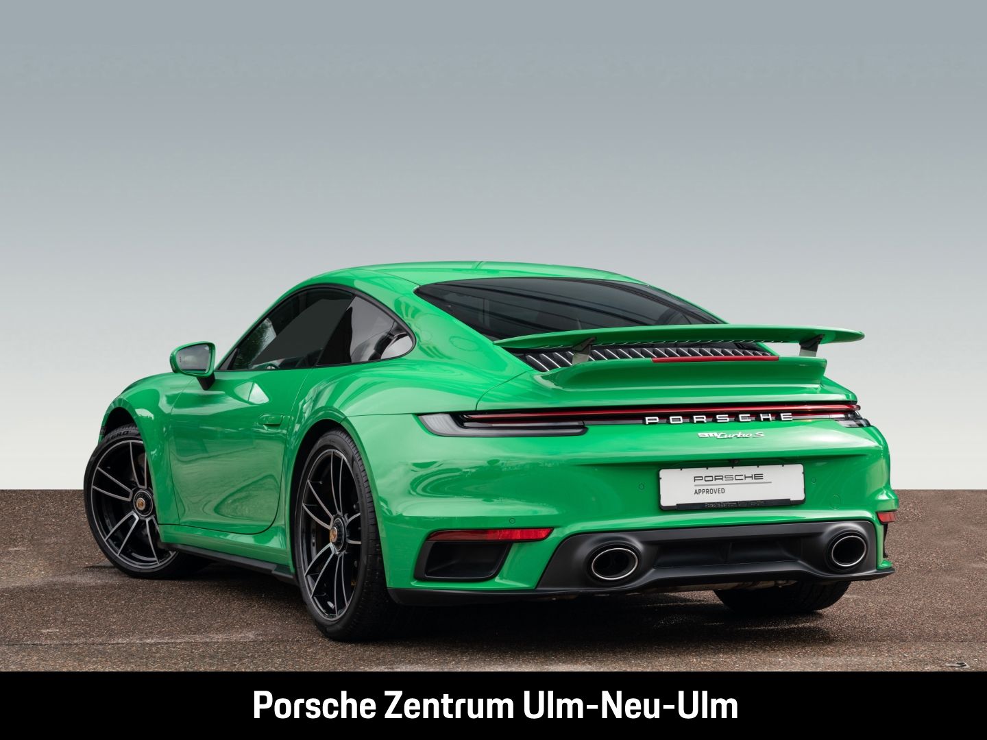 Porsche 992 911 Turbo S Pythongrün Sportabgasanlage LED