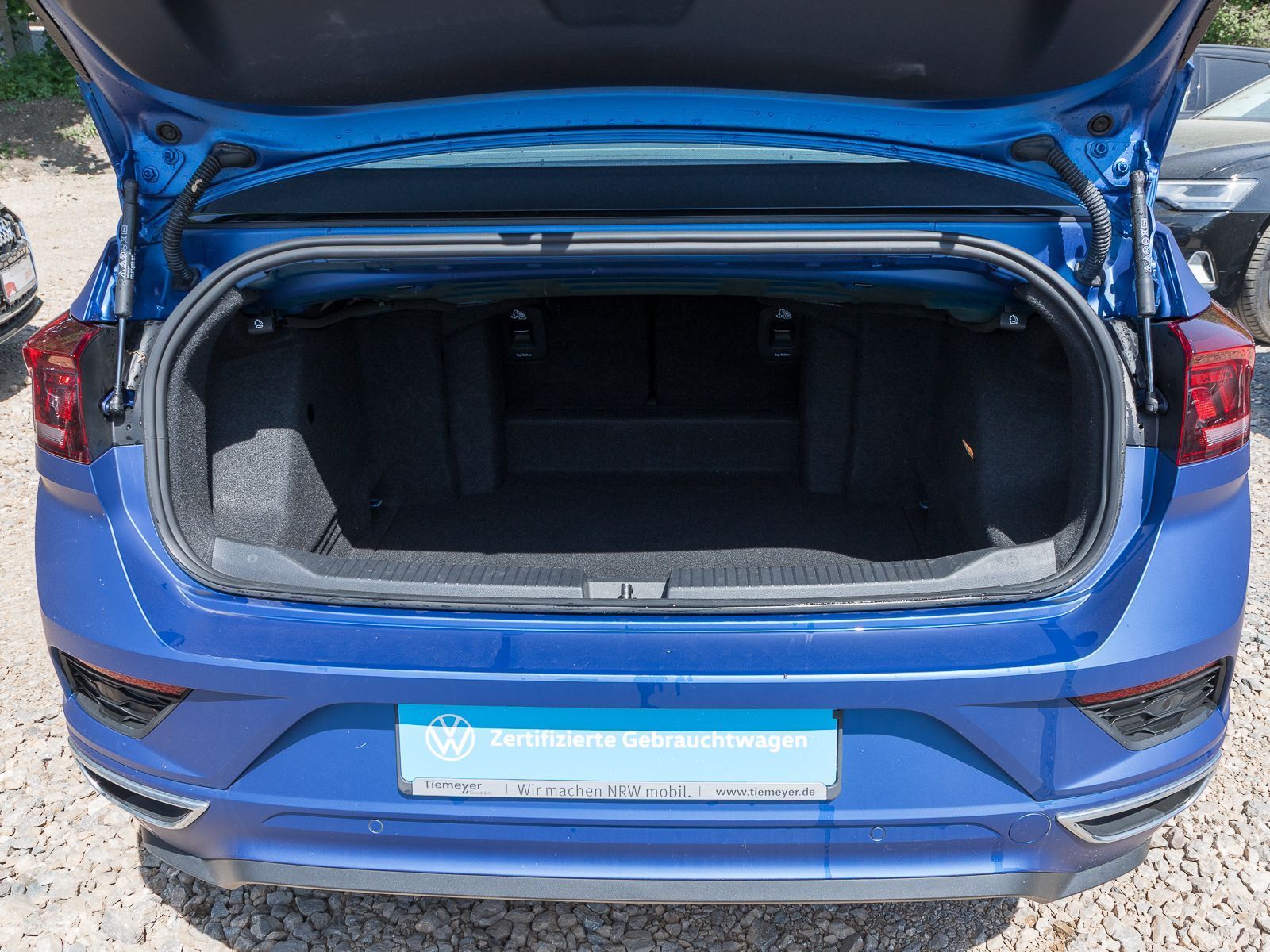 Volkswagen T-Roc 1.5 TSI DSG R-LINE EDITION - Samsaru's Car Outlet