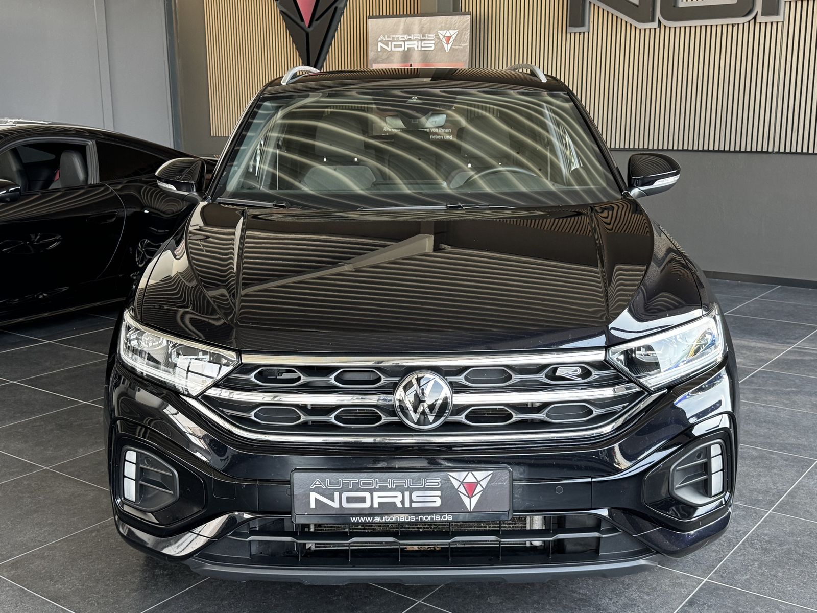 Volkswagen T-Roc 1.0 TSI R-Line - Samsaru's Car Outlet