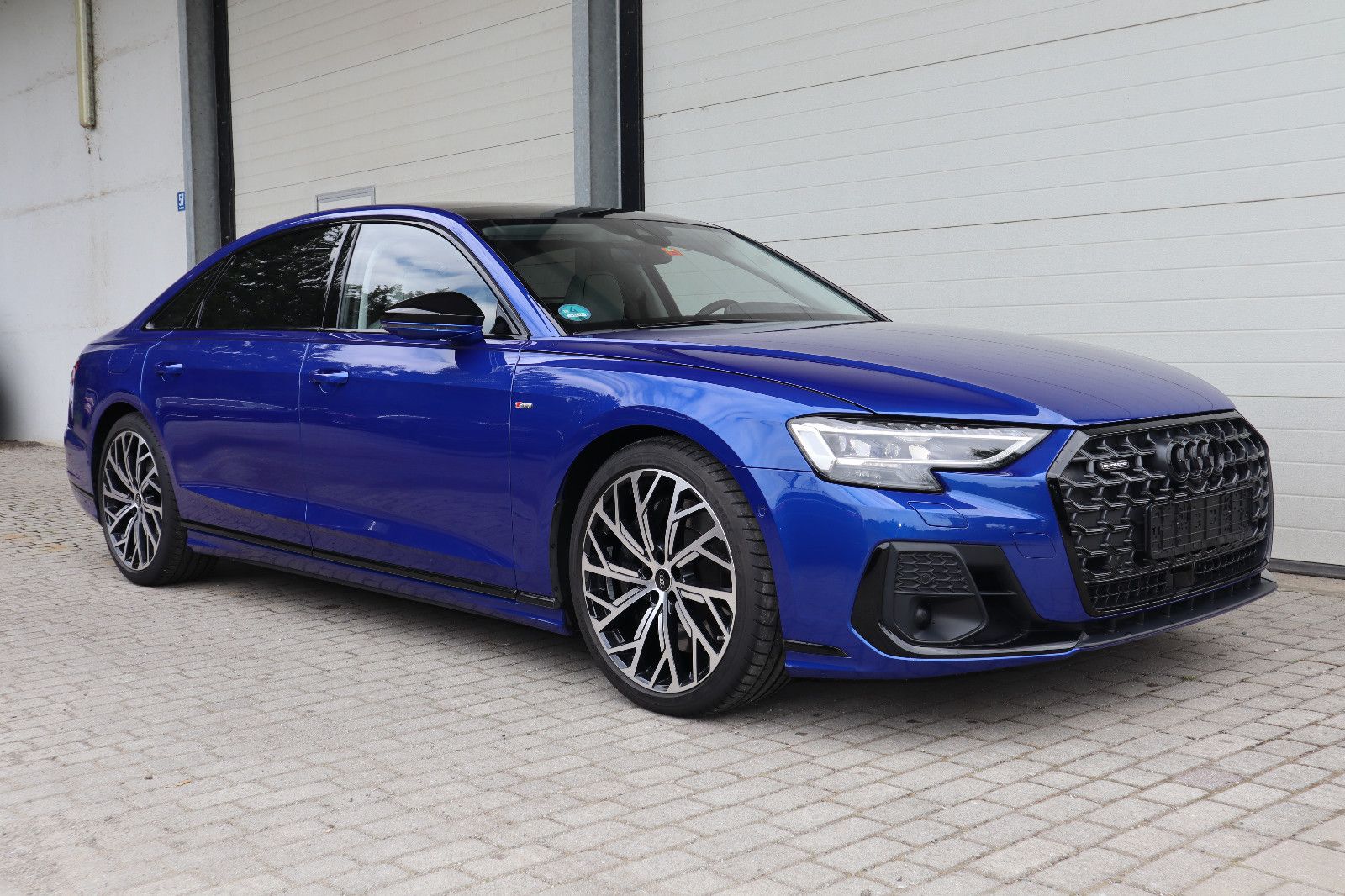 Audi A8L 60 TFSI V8 qu lang exclusive - Samsaru's Car Outlet