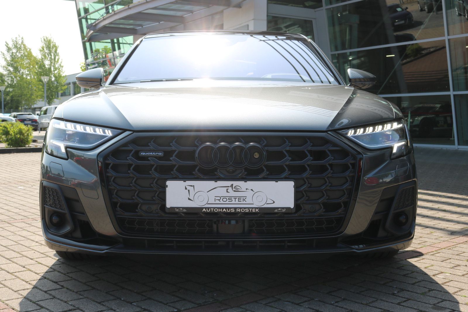 Audi A8 L 60 TFSI e Lang S line - Samsaru's Car Outlet