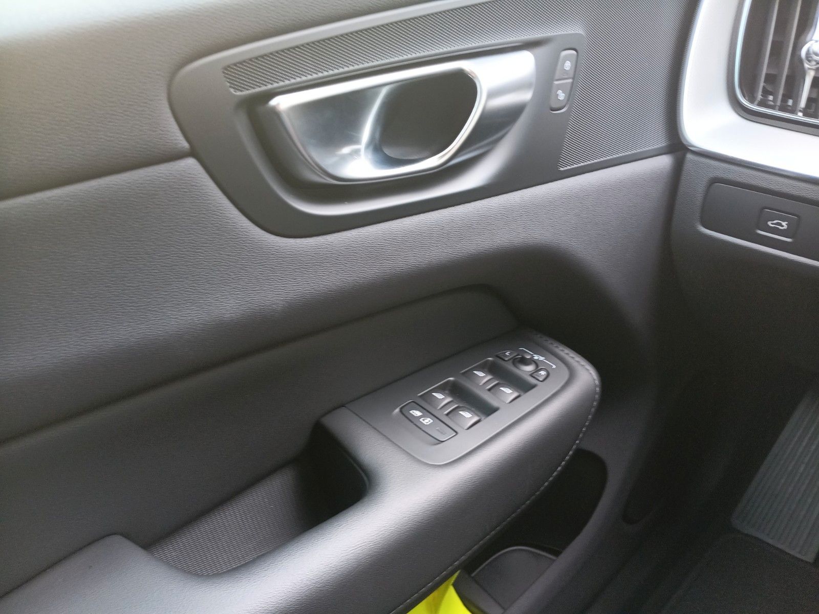 Volvo XC60 B4 2WD Core - Samsaru's Car Outlet