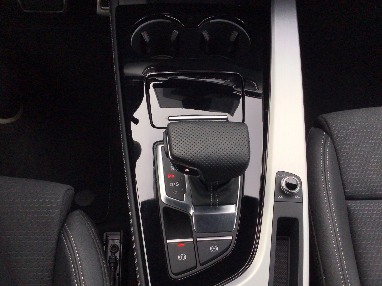 Audi A4 Avant 40 TFSI Q 2x S LINE LM19 AHK MATRIX-LED
