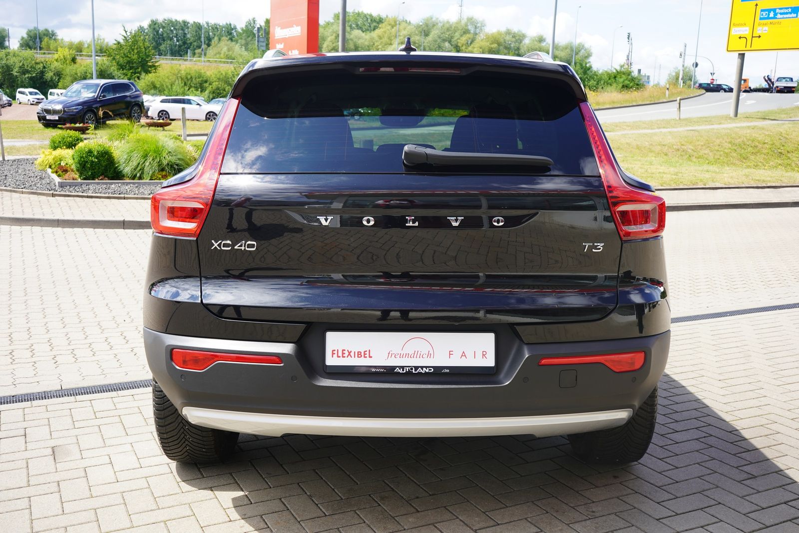 Volvo XC 40 T3 2WD Momentum Pro - Samsaru's Car Outlet