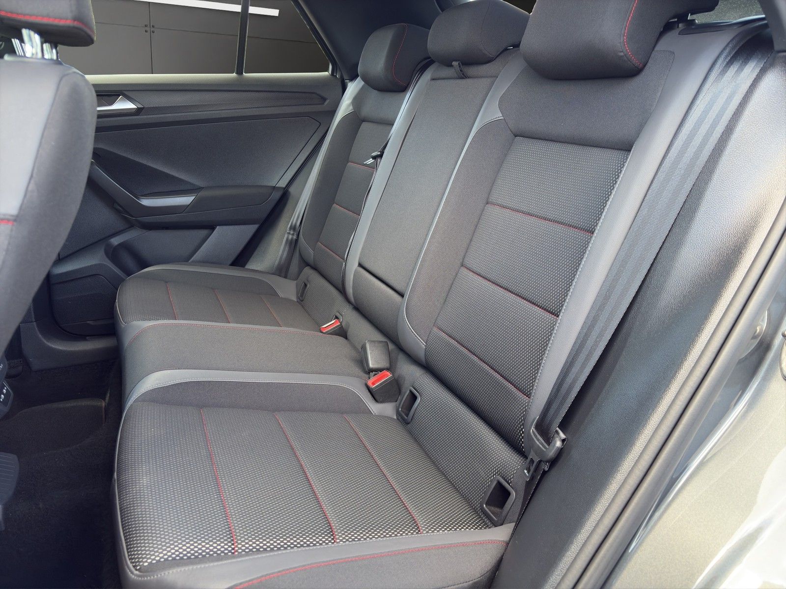 Volkswagen T-Roc 1.5 TSI DSG Sport - Samsaru's Car Outlet
