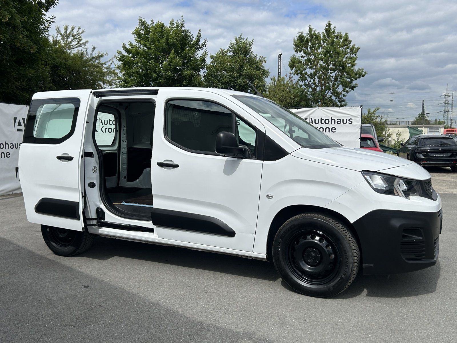 Peugeot Partner 1.5 BlueHDi - Samsaru's Car Outlet
