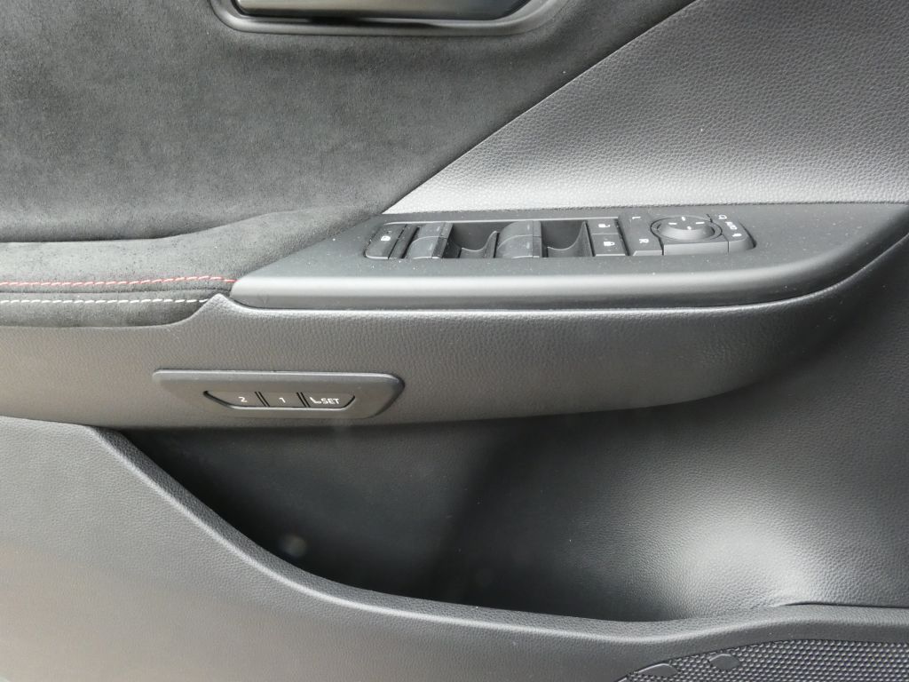 Toyota C-HR 2.0 AWD GR SPORT Pr.*AHK+LED+Navi+SHZ+PDC