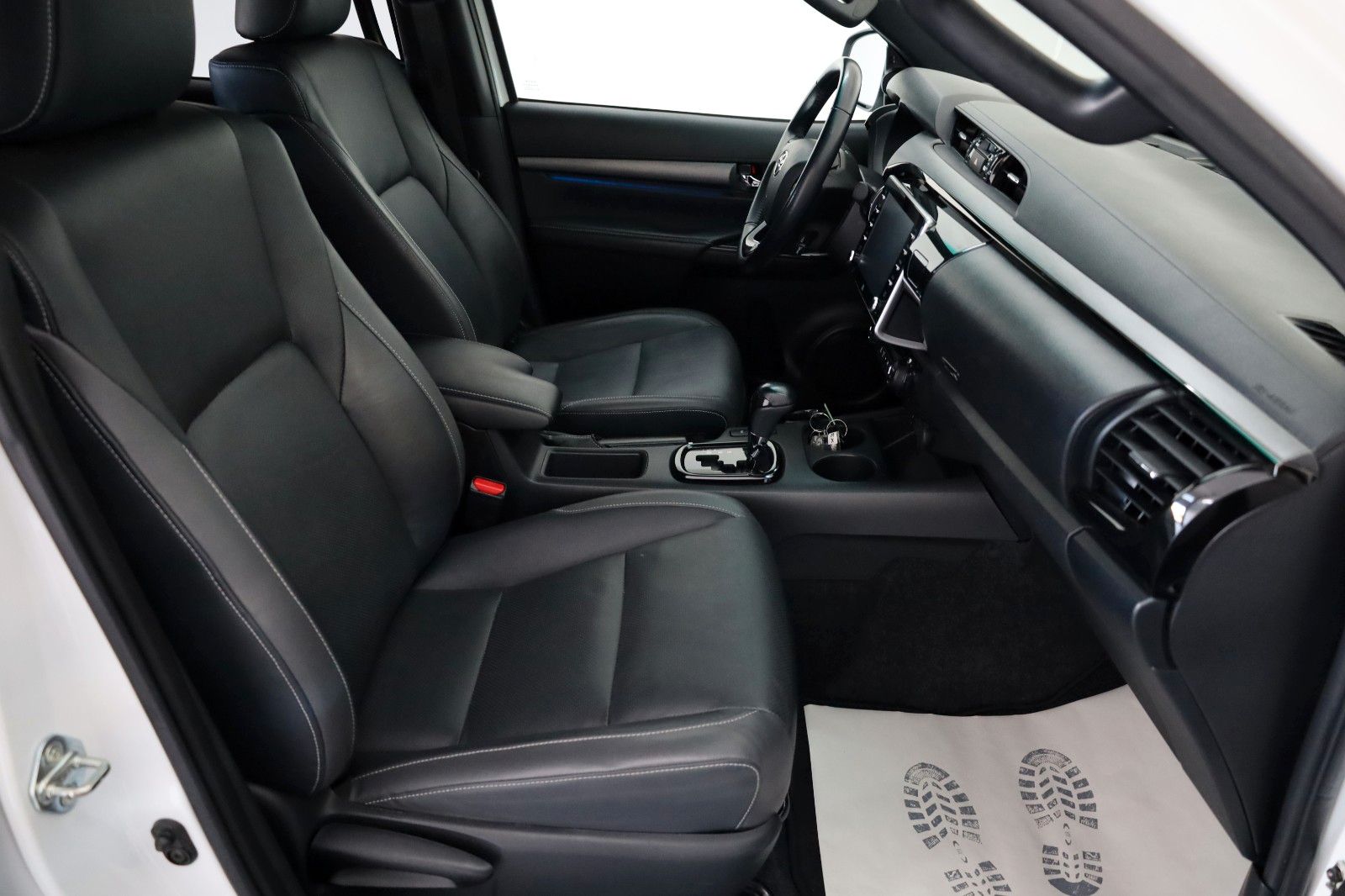 Toyota Hilux 2.8 D-4D 4x4 Invincible Sport,ACC,360°,AHK