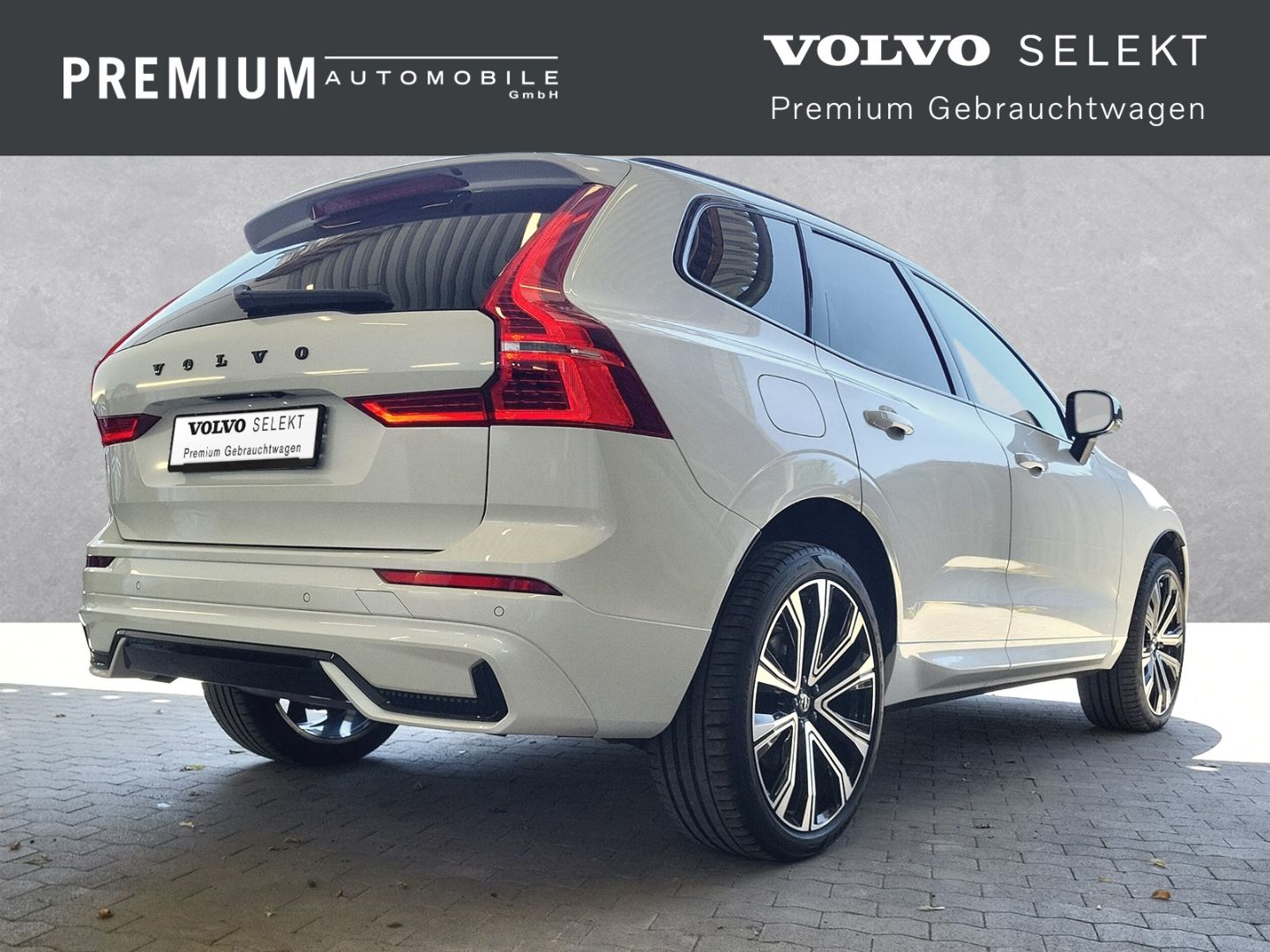 Volvo XC60 R Design Recharge Plug-In Hybrid AWD - Samsaru's Car Outlet