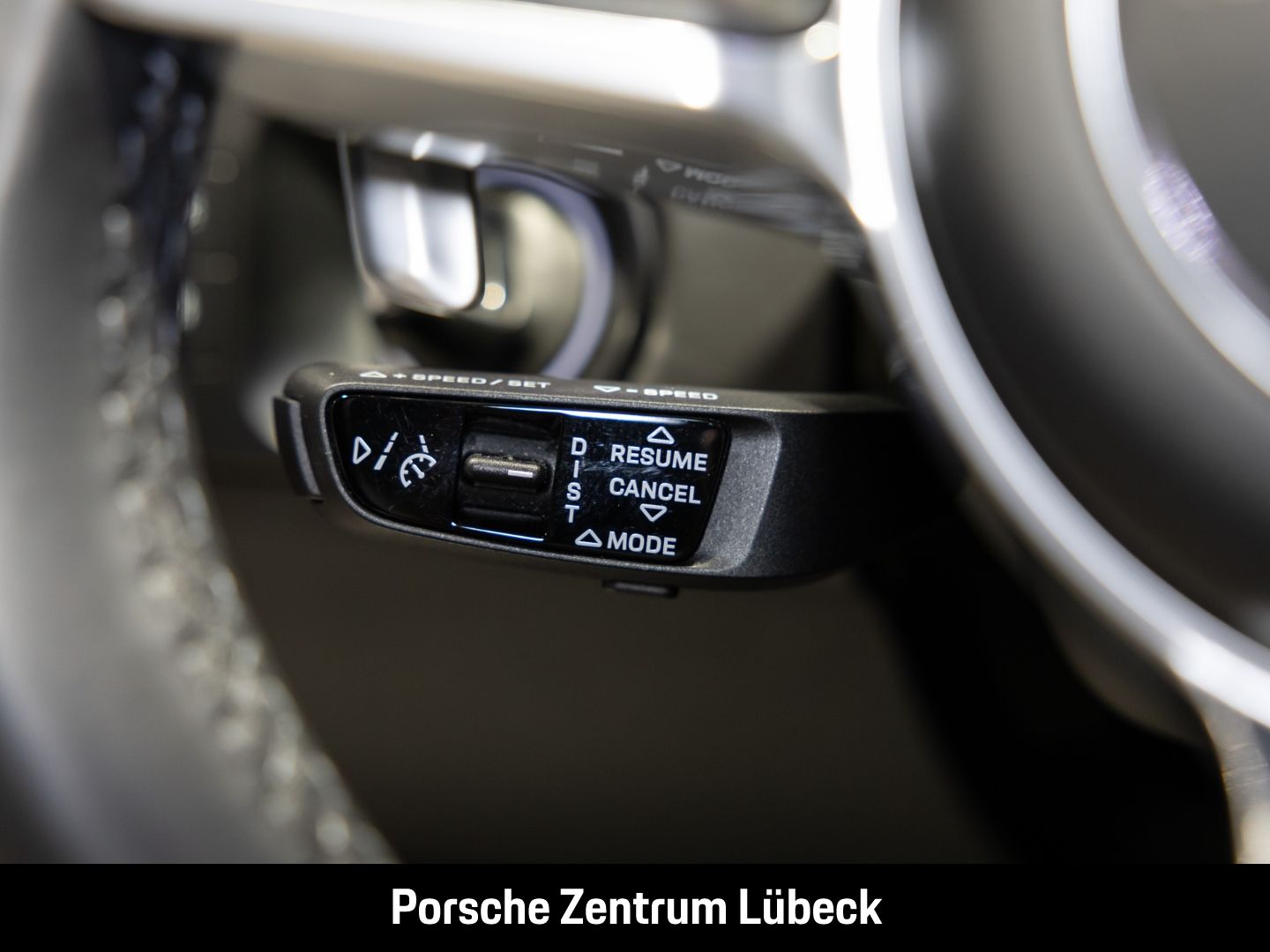 Porsche Cayenne S Coupe Hinterachslenkung Head-Up