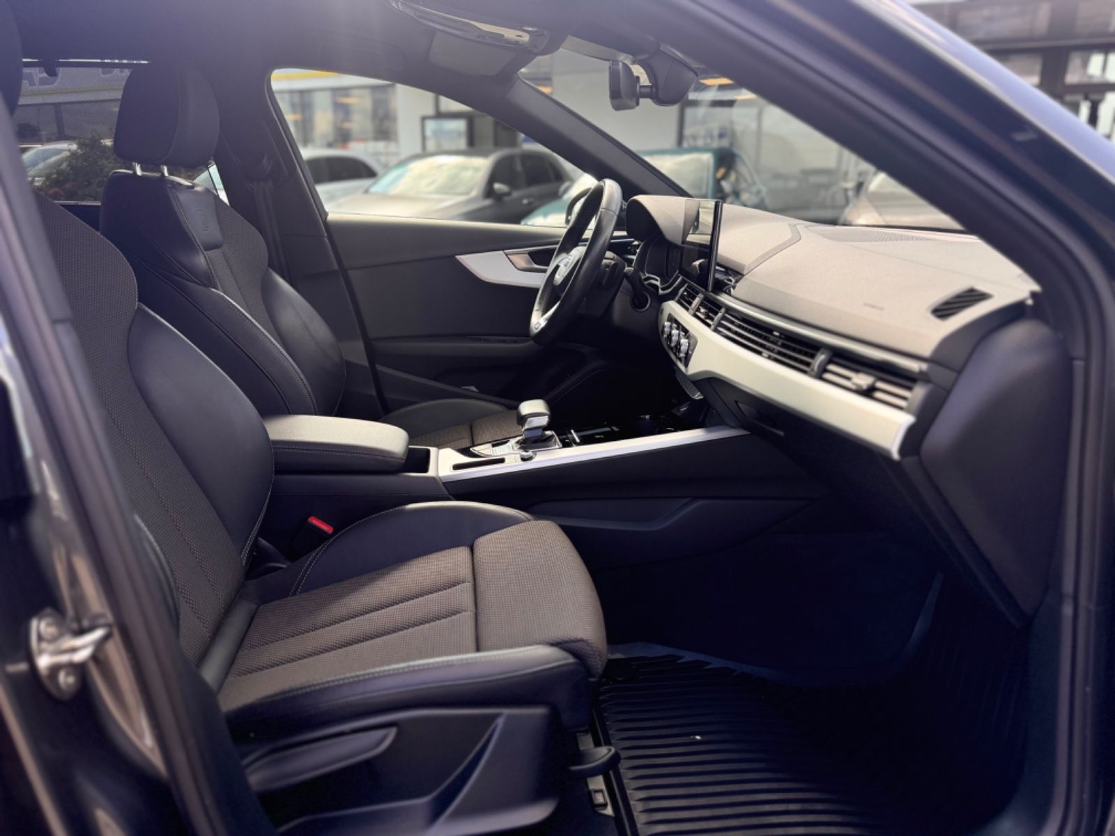 Audi A4 Avant 35 TDI S line - Samsaru's Car Outlet