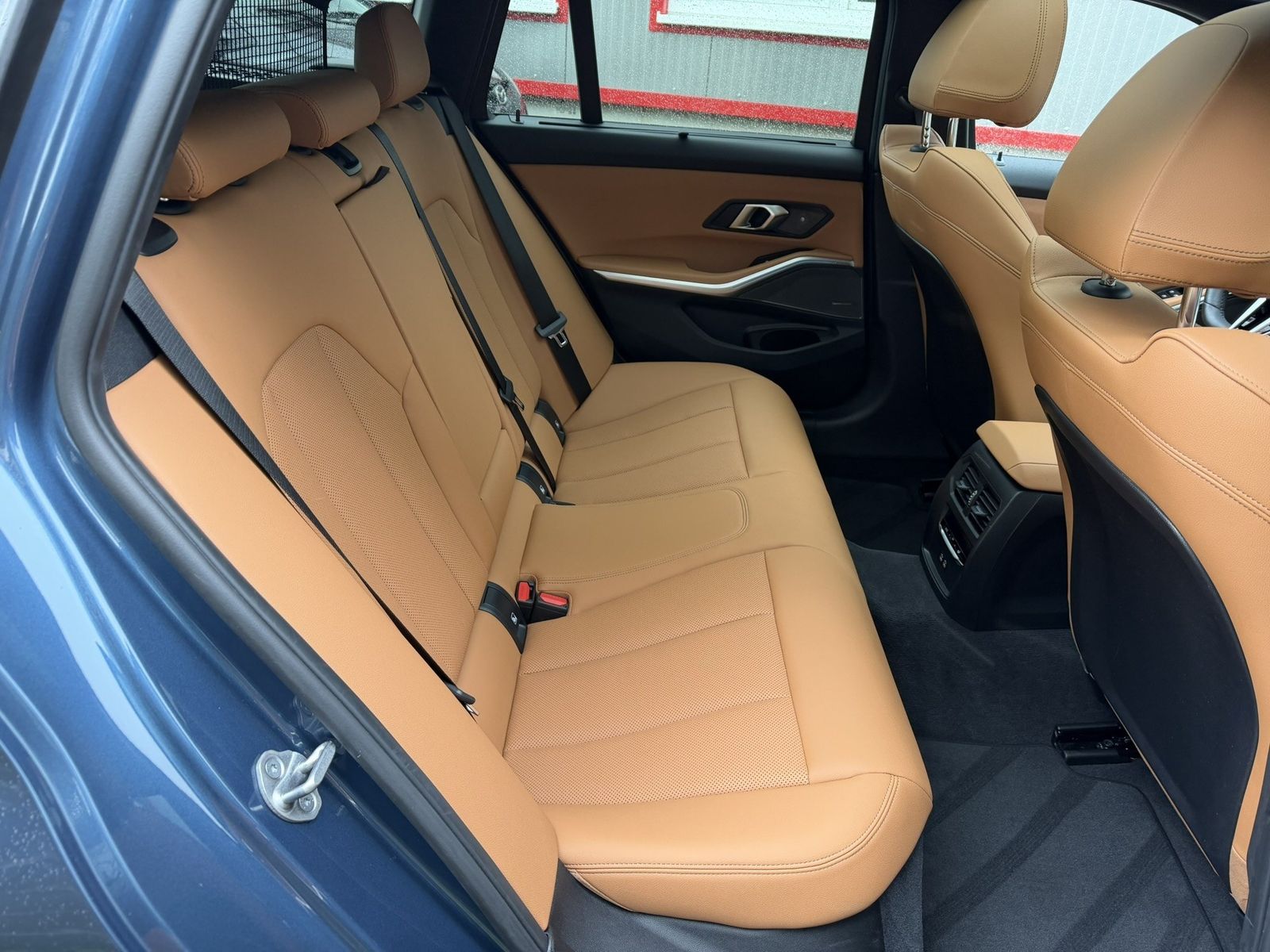 BMW 330e xDrive M Sport AHK Panorama eSitze HeadUp A