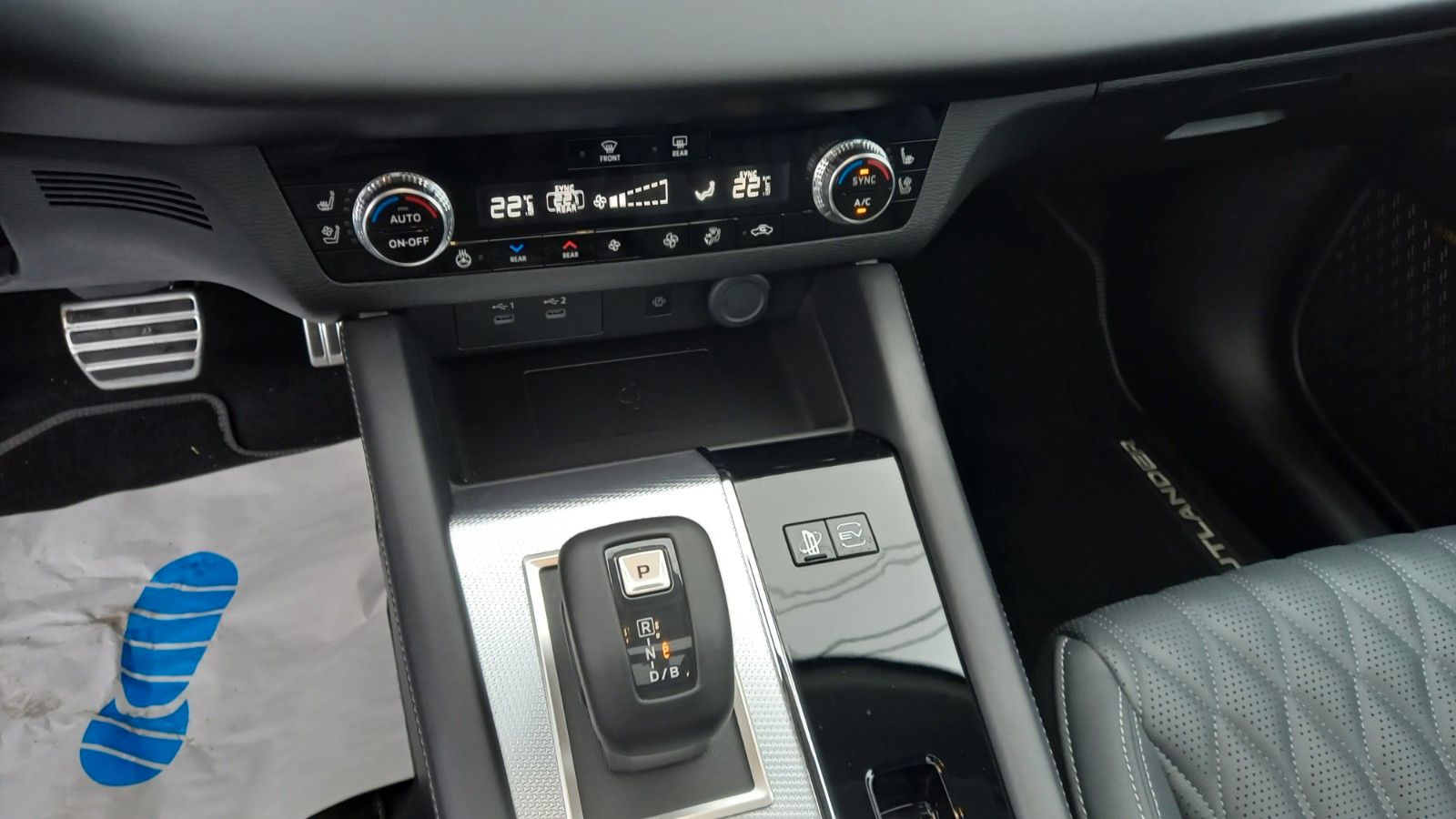 Mitsubishi Outlander PHEV Top