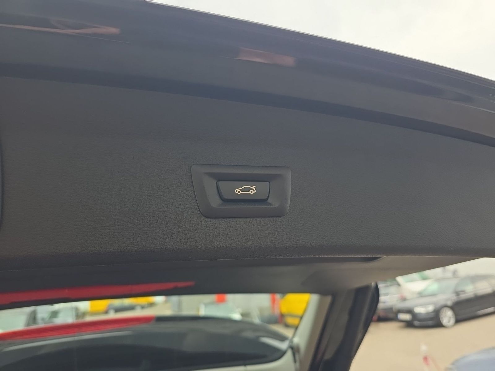 BMW X1 xDrive18d M-Le - Samsaru's Car Outlet