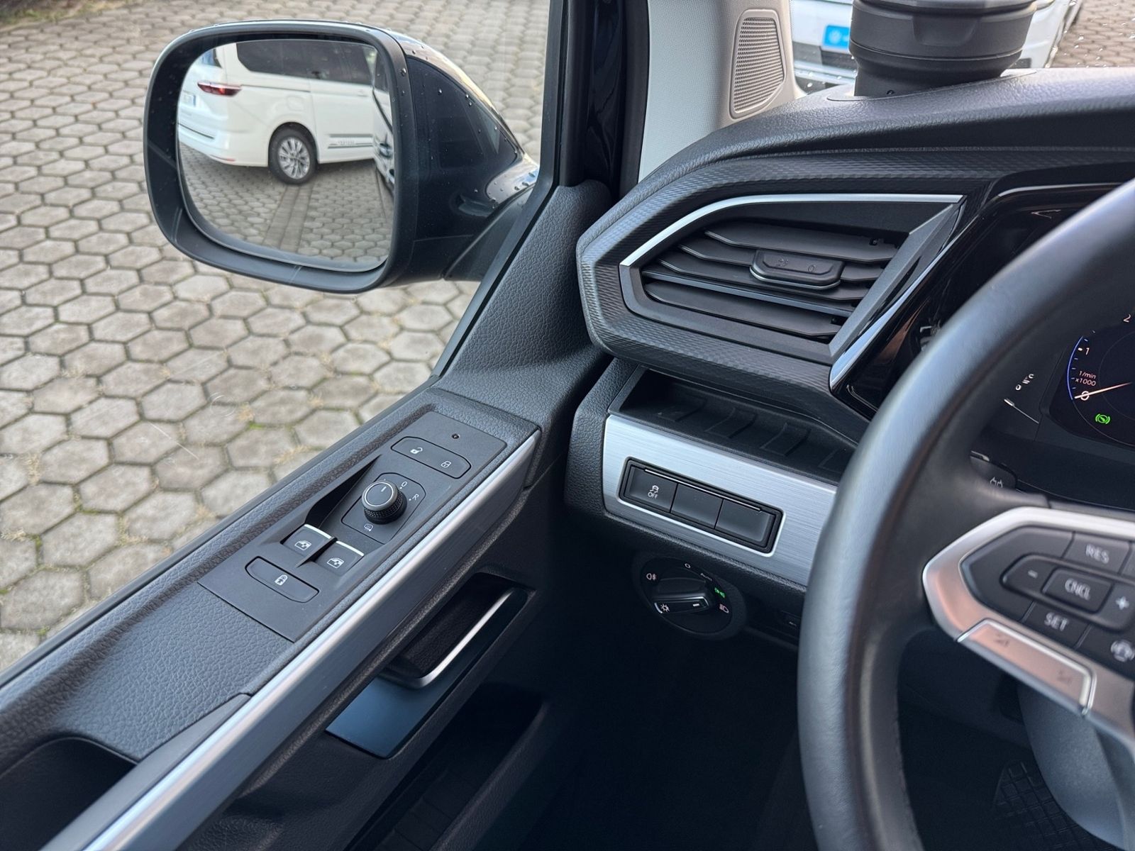 Volkswagen T6.1 Multivan 2.0 TDI 4M - Samsaru's Car Outlet