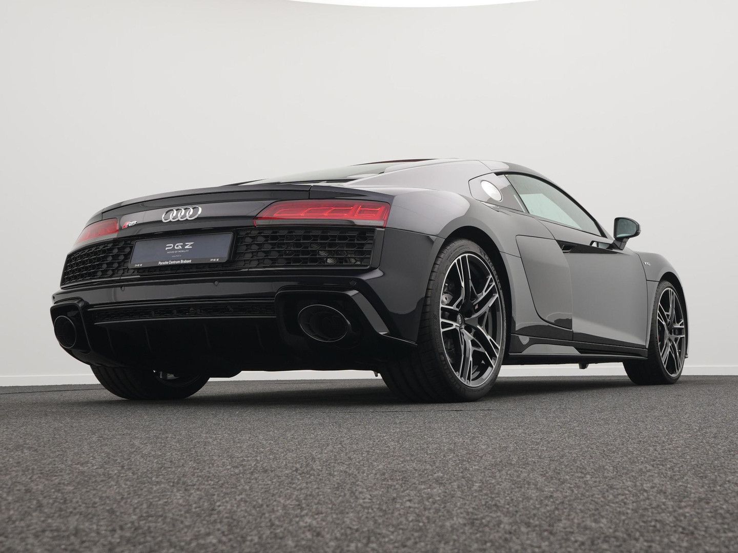 Audi R8 5.2 performance RWD - Samsaru's Car Outlet