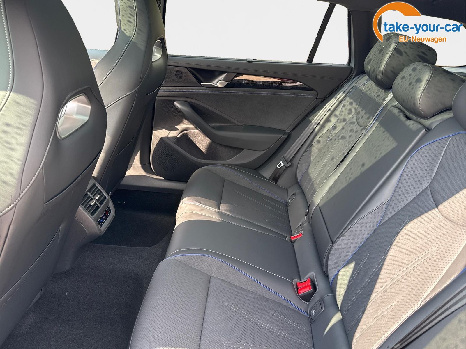 Volkswagen Passat Variant R-Line Edition Plus LEDER+PANO...