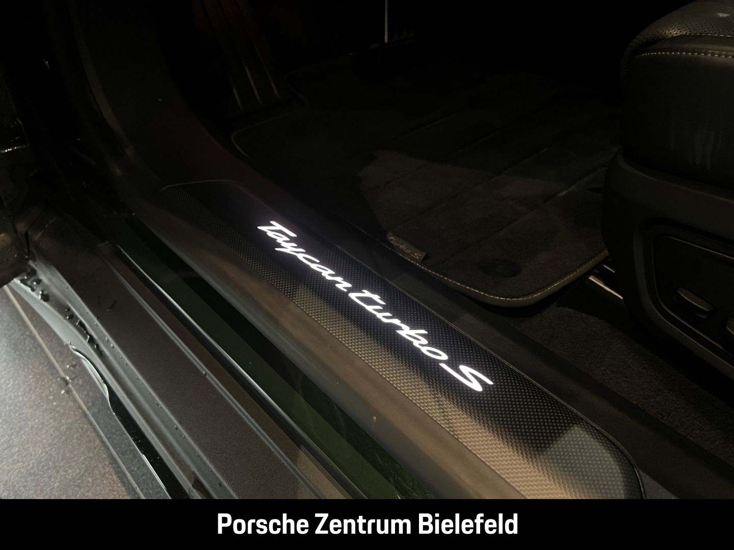 Porsche Taycan Turbo S Cross Turismo Burmester LED