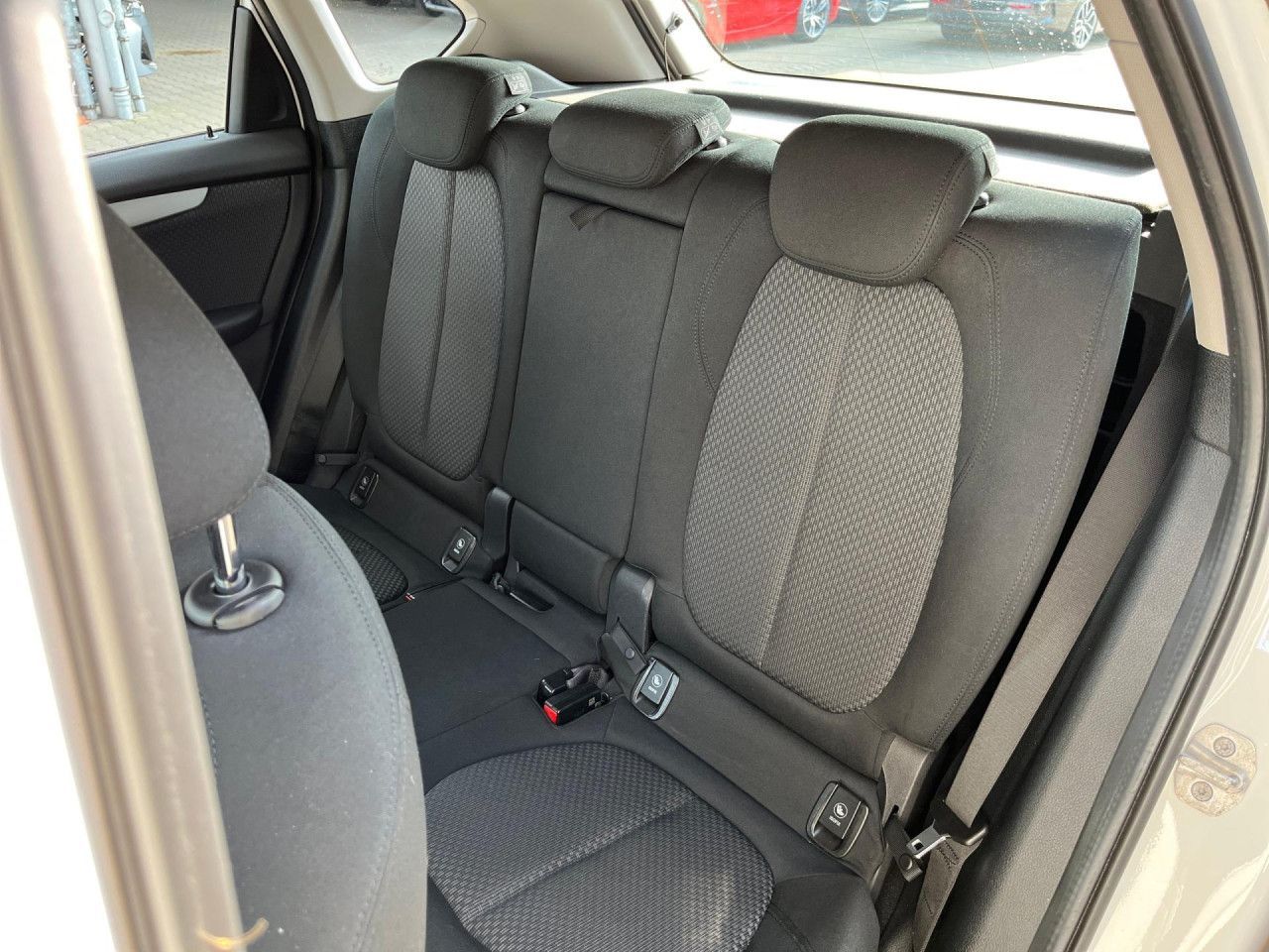 BMW 218d Active Tourer Advantage - Samsaru's Car Outlet