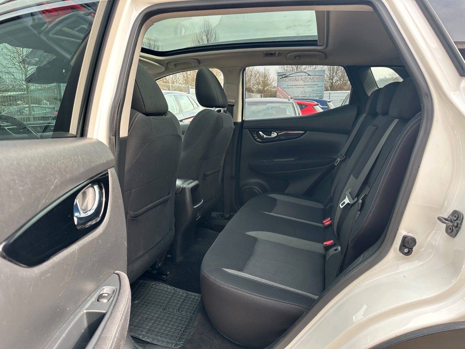 Nissan Qashqai 1.3 - Samsaru's Car Outlet