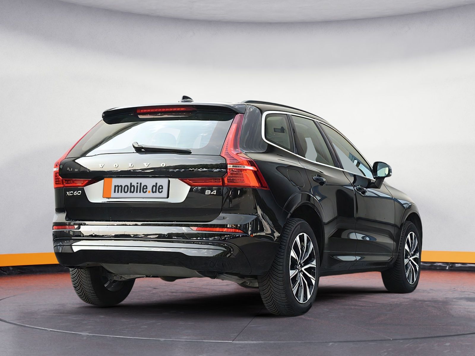 Volvo XC 60 B4 2 WD Core - Samsaru's Car Outlet