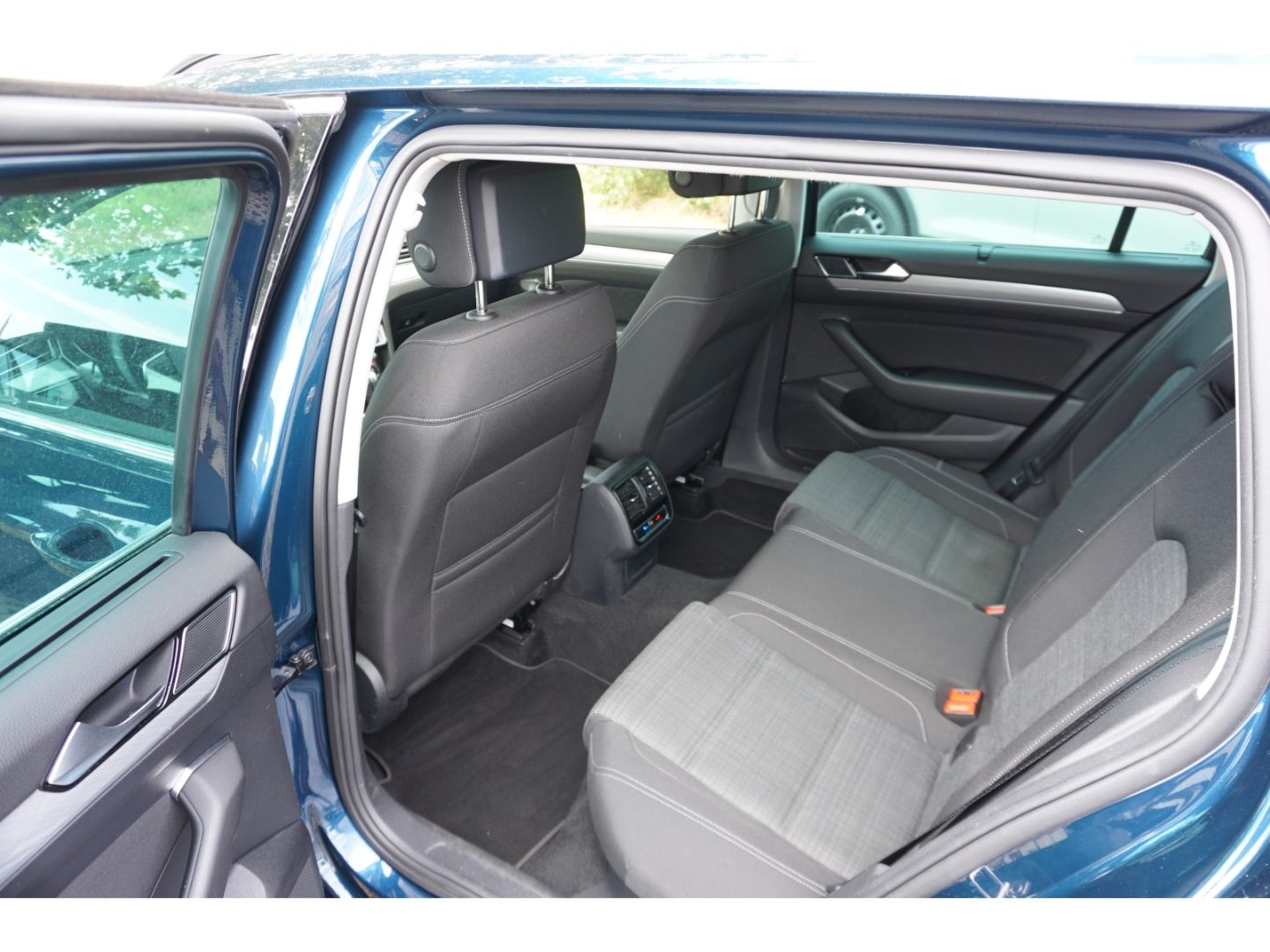 Volkswagen Passat 2.0 TSI DSG - Samsaru's Car Outlet