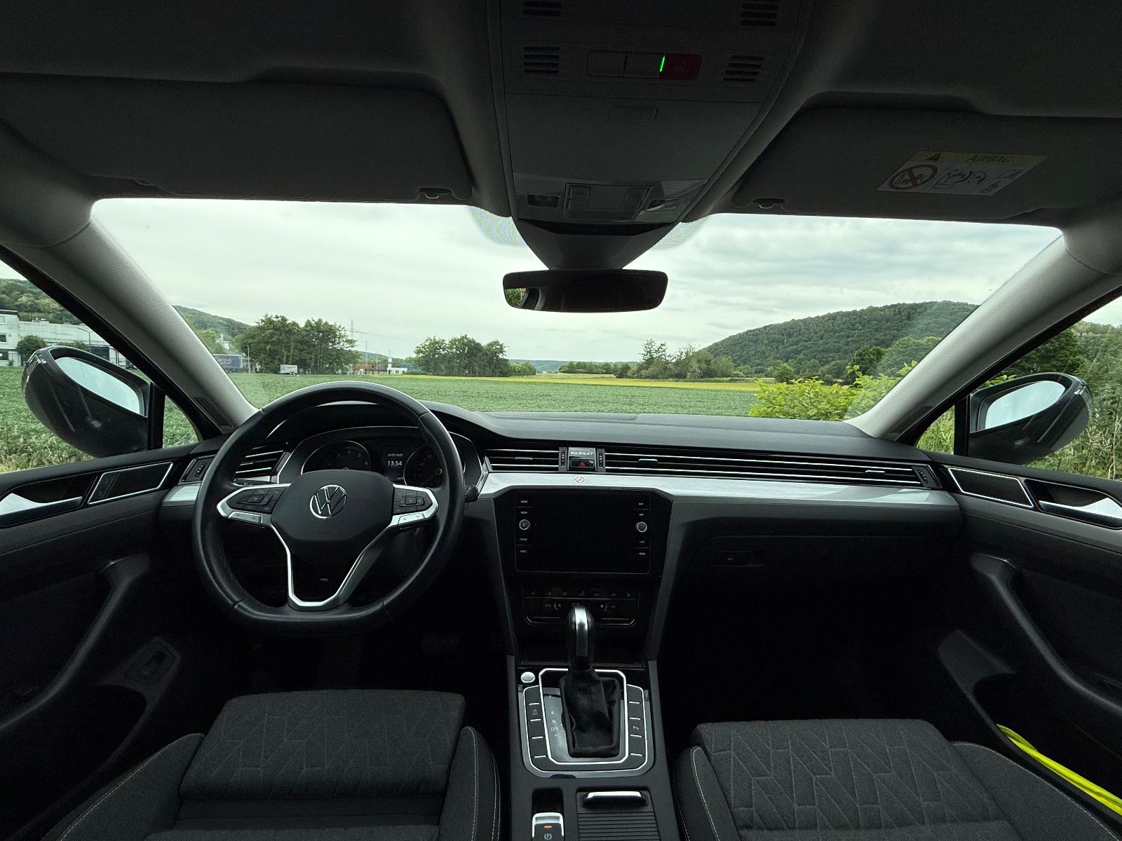 Volkswagen Passat Variant Business - Samsaru's Car Outlet