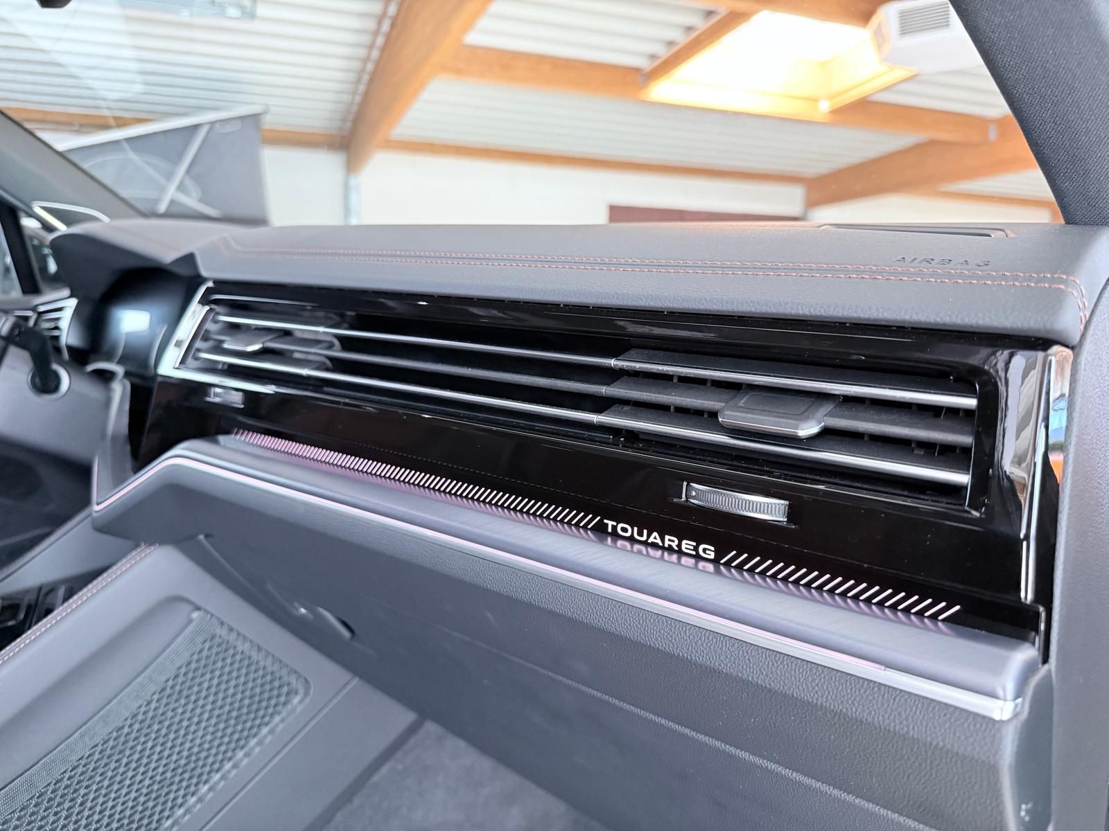 Volkswagen Touareg R-Line-Pano/ACC/AHK/360/Dynaudio/Massage