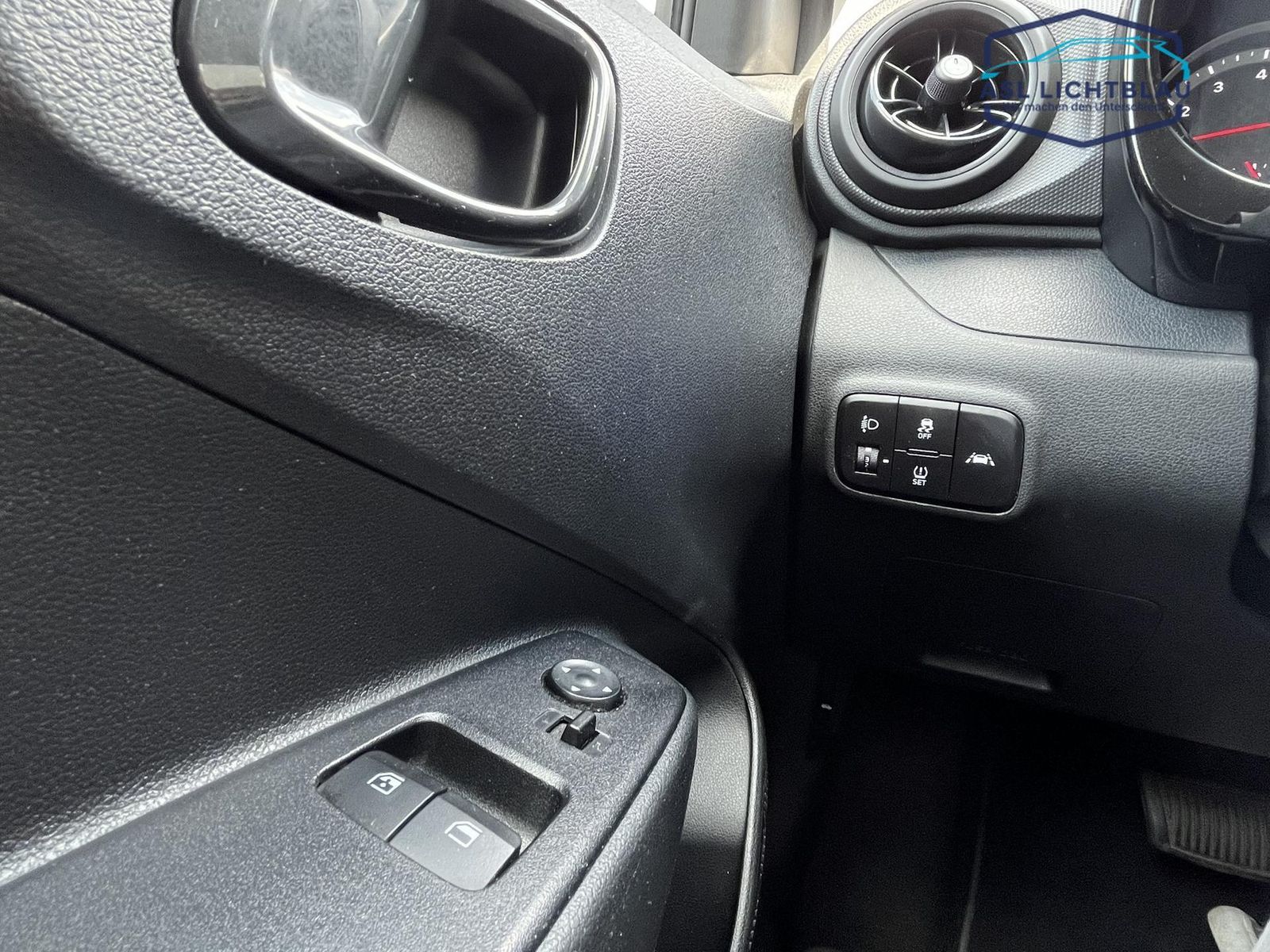Hyundai i10 Trend - Samsaru's Car Outlet