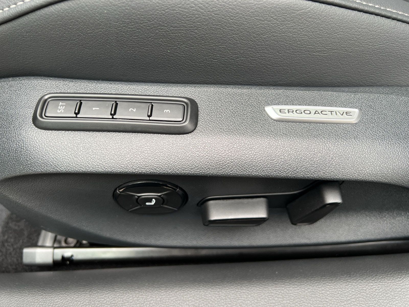 Volkswagen Passat Variant 2.0 TDI R-LINE SIGNATURE 4M+PANO
