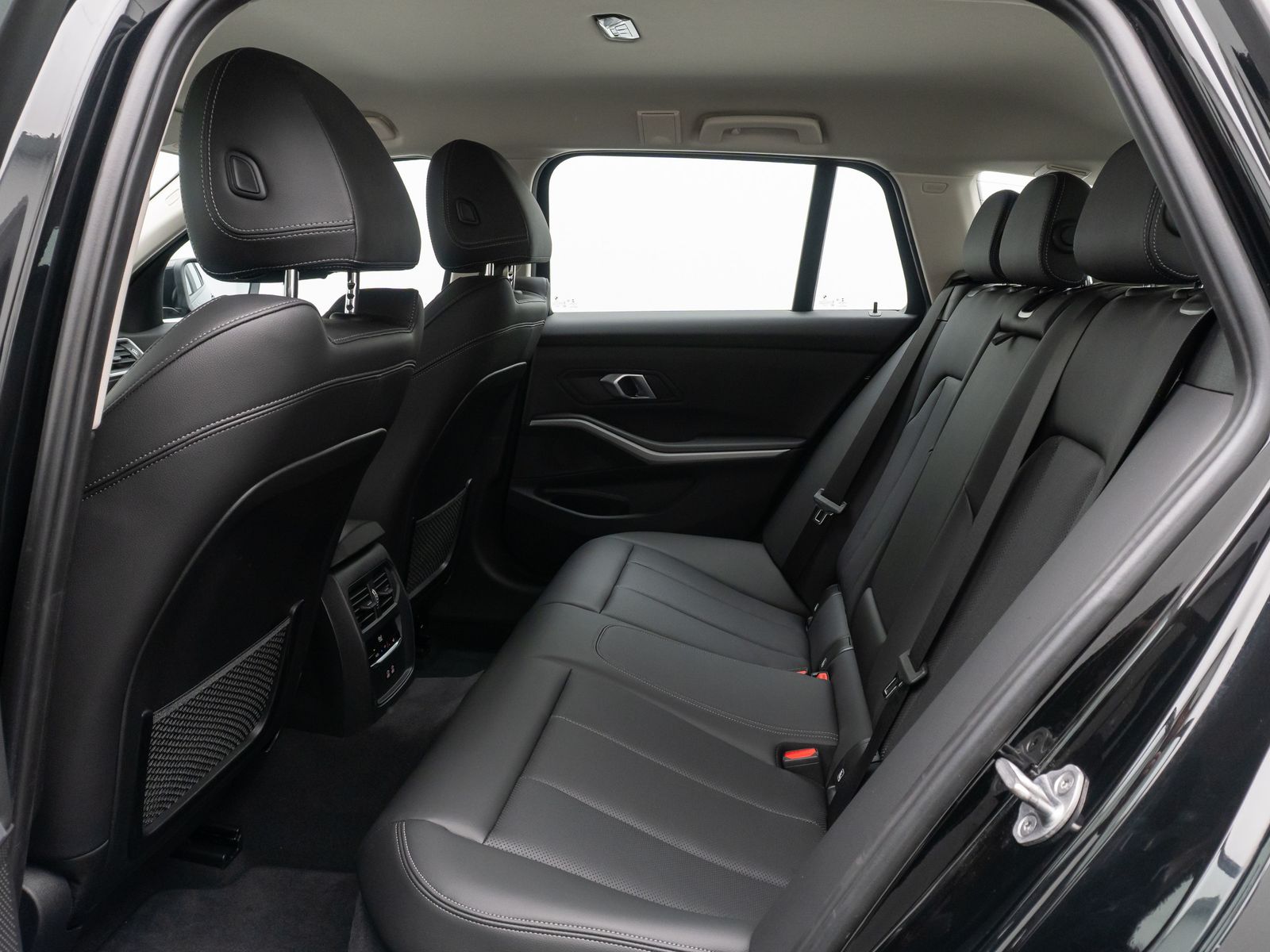 BMW 320i Sport - Samsaru's Car Outlet