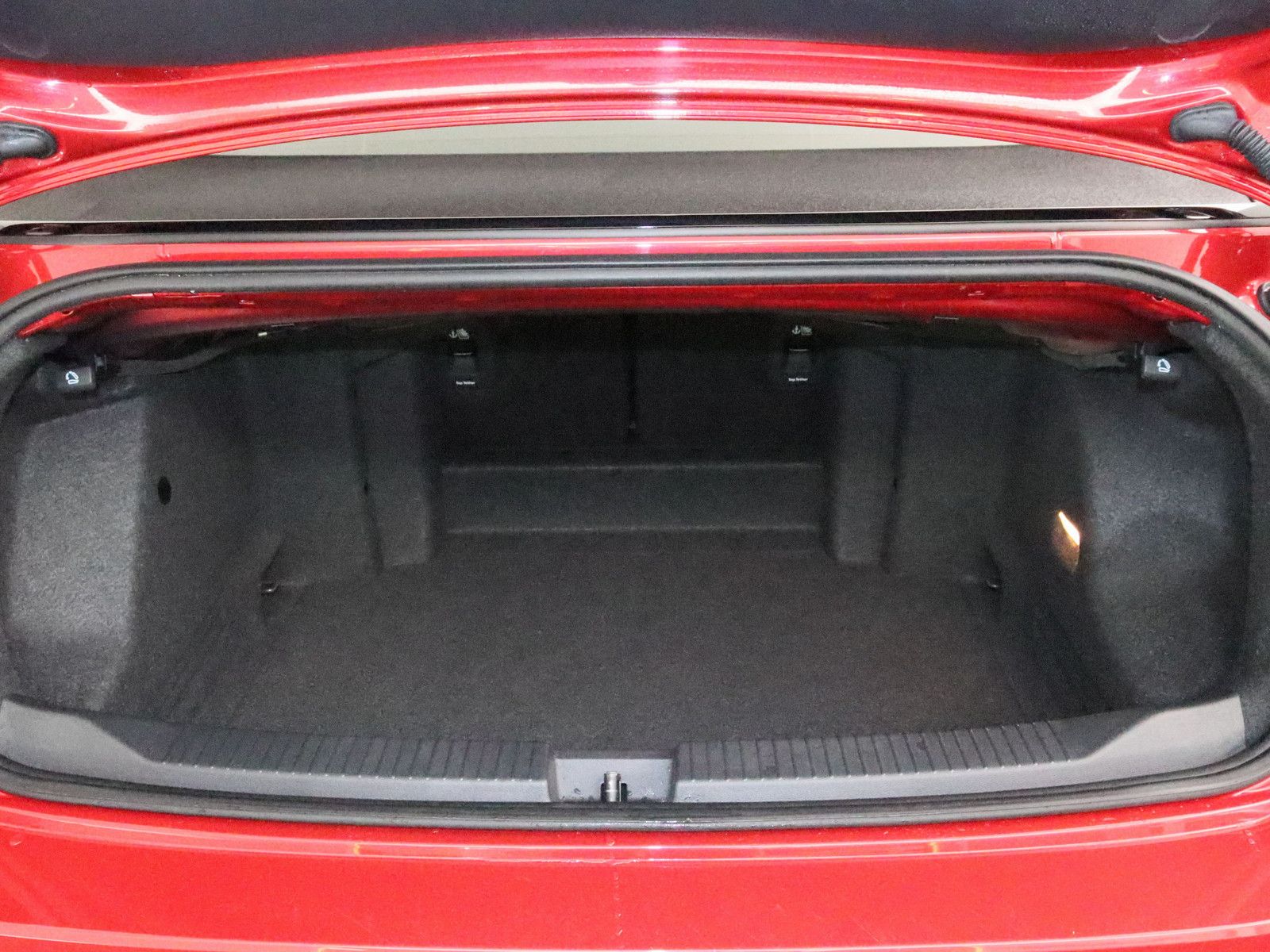 Volkswagen T-Roc 1.5 TSI R-Line - Samsaru's Car Outlet